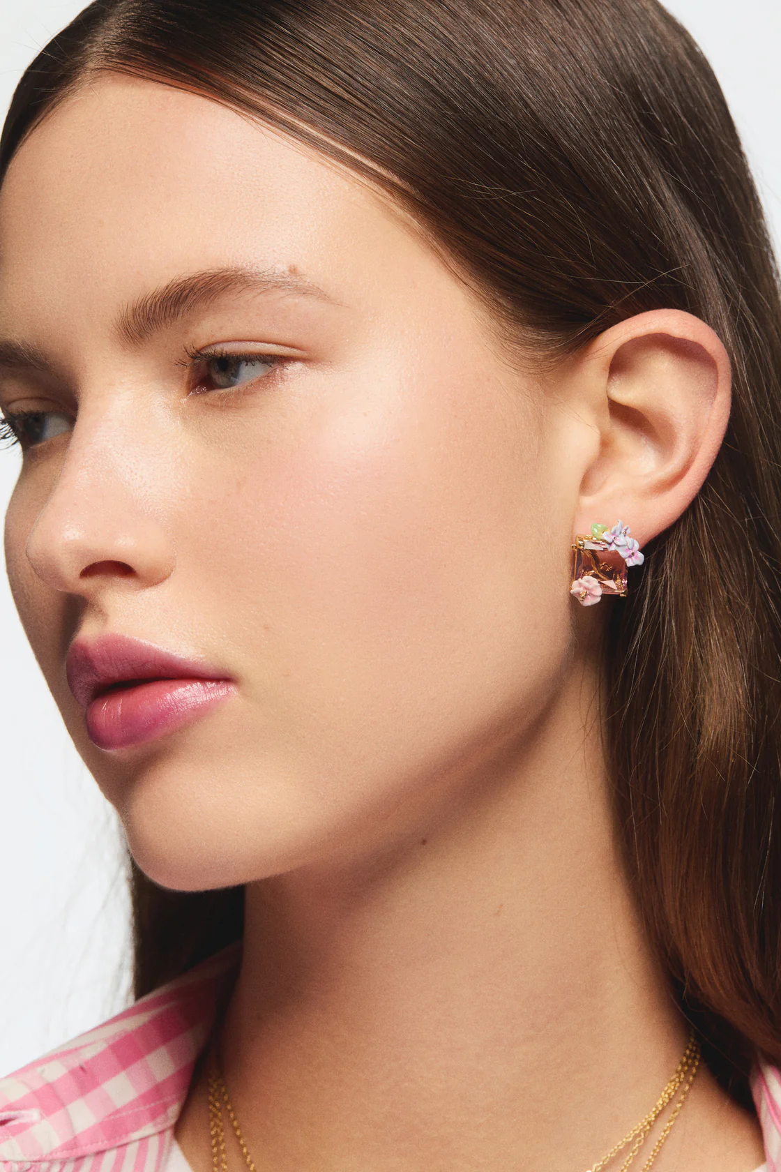 Boucles d'oreilles tiges lézard, pierre taillée rosée et fleurs d'hortensia - Image 2