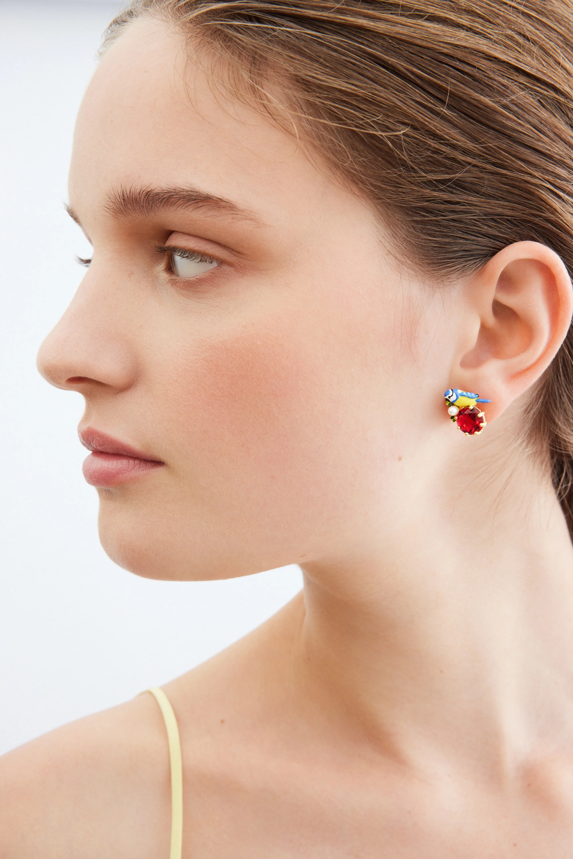 Boucles d'oreilles tiges mésanges et pierre ronde rouge - Image 2