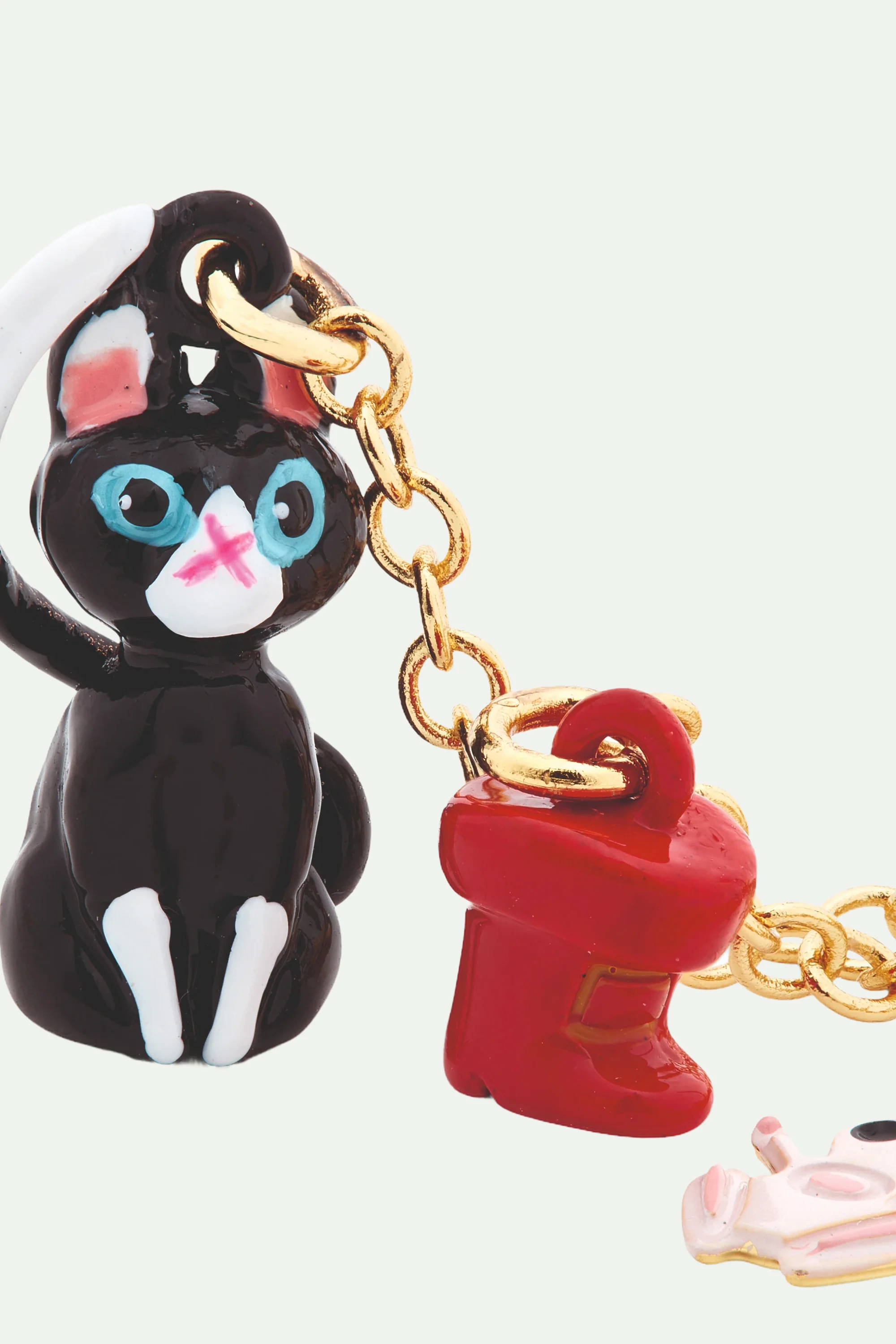 Boucles d'oreilles tiges pendantes chat charmant et bottes rouges - Image 3