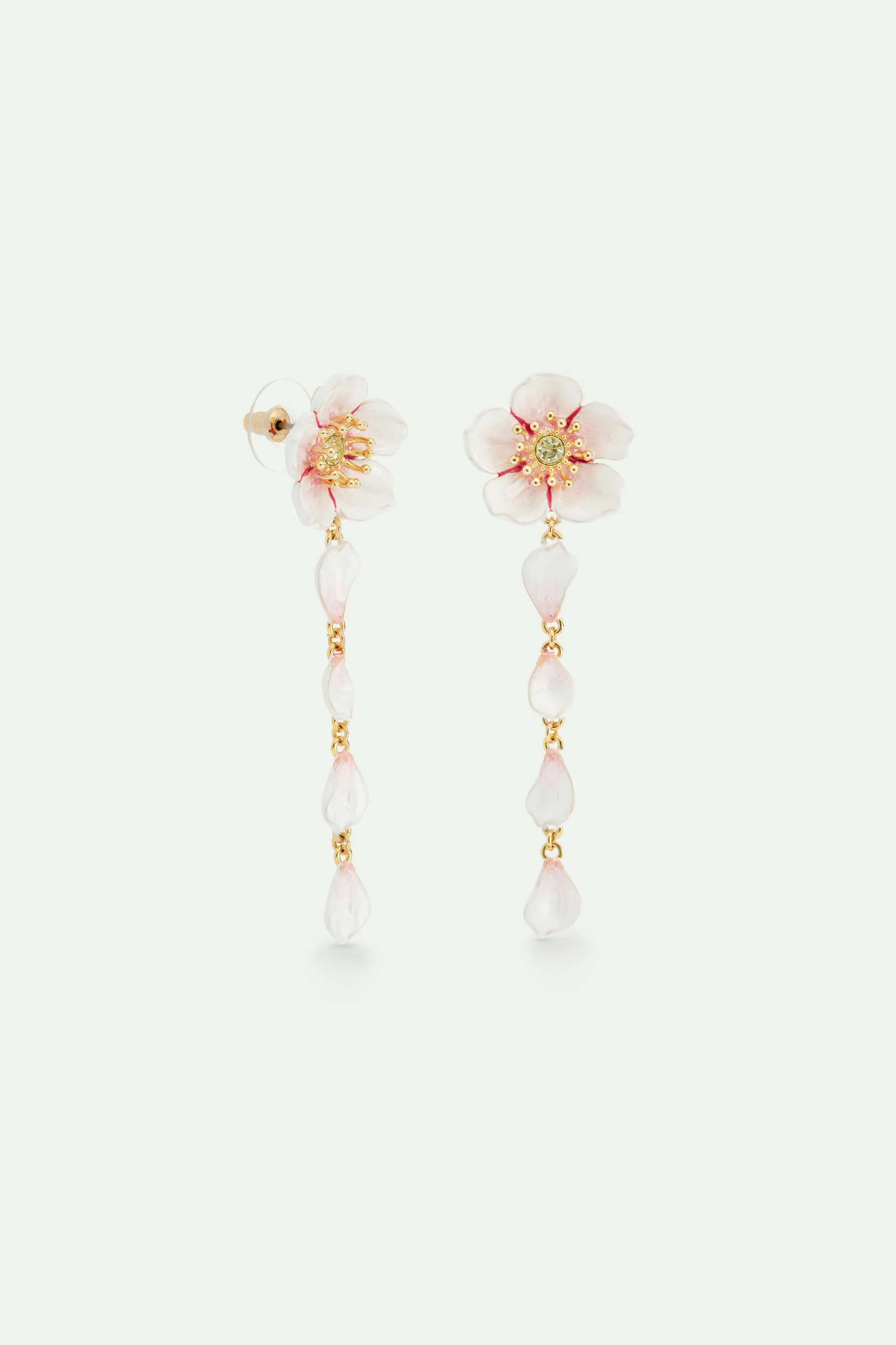 Boucles d'oreilles tiges pendantes fleur blanche de cerisier - Image 3