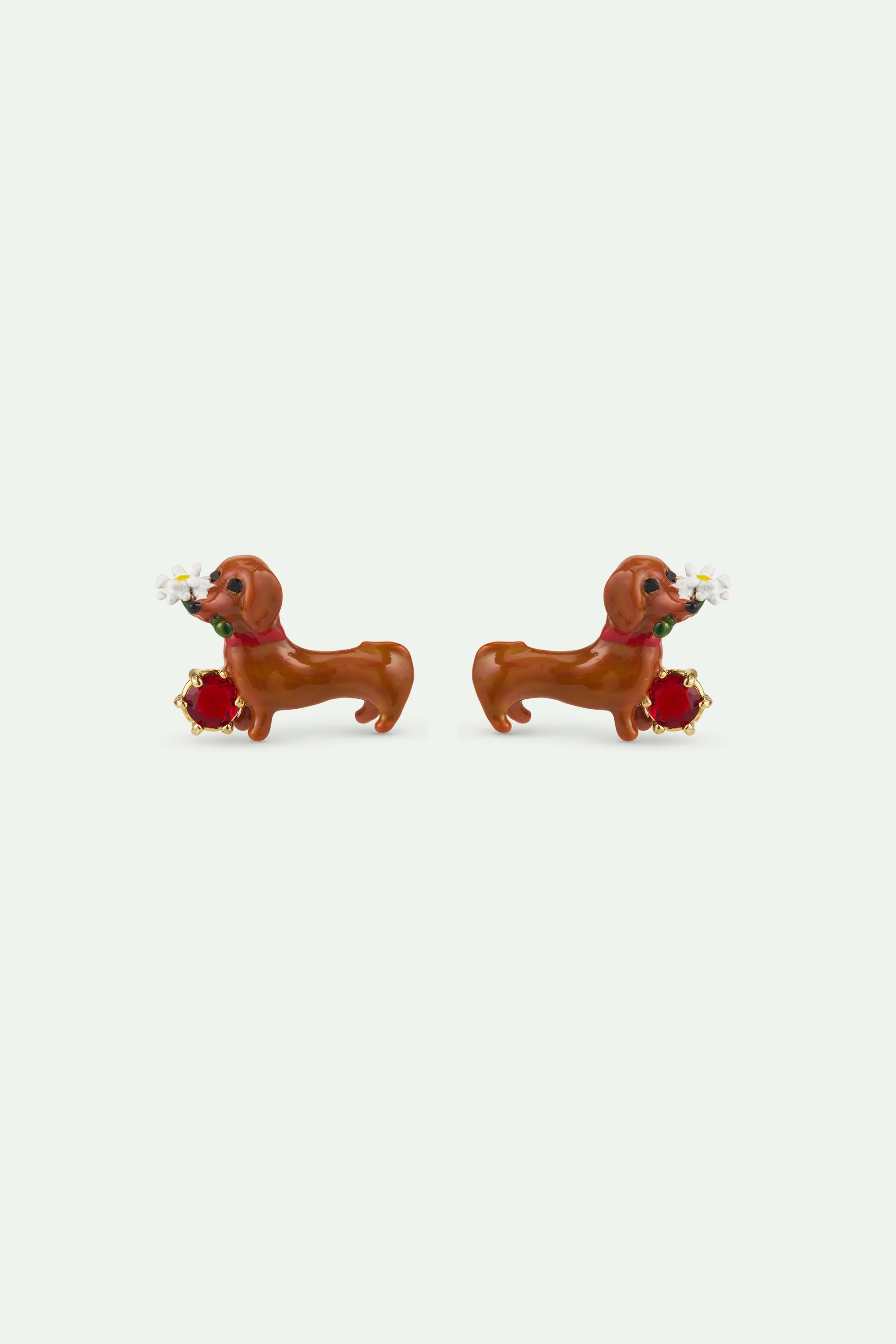 Boucles d'oreilles tiges teckel, marguerite et pierre rouge