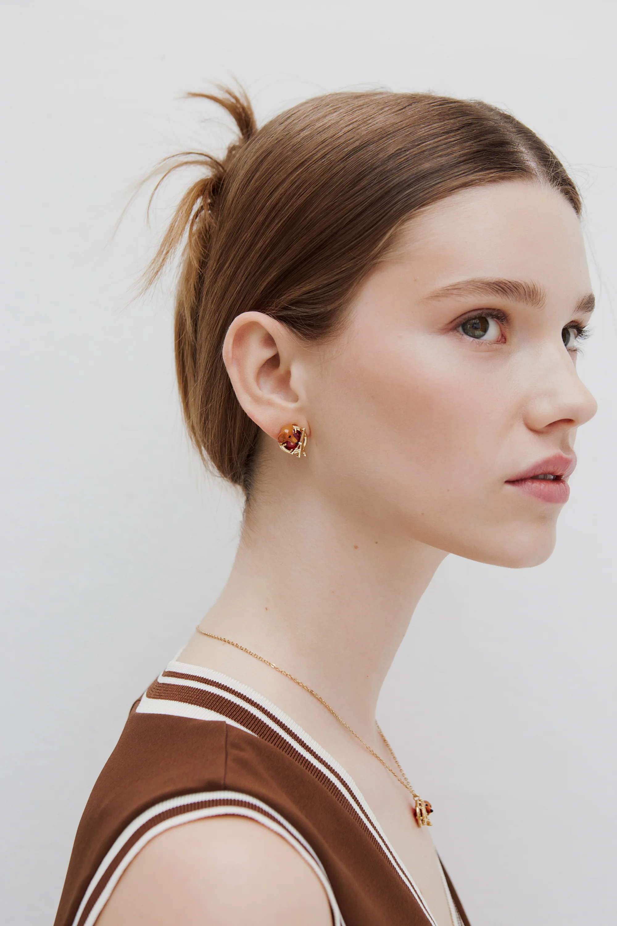 Boucles d'oreilles tiges teckel, tour Eiffel, pierre ronde rouge - Image 4