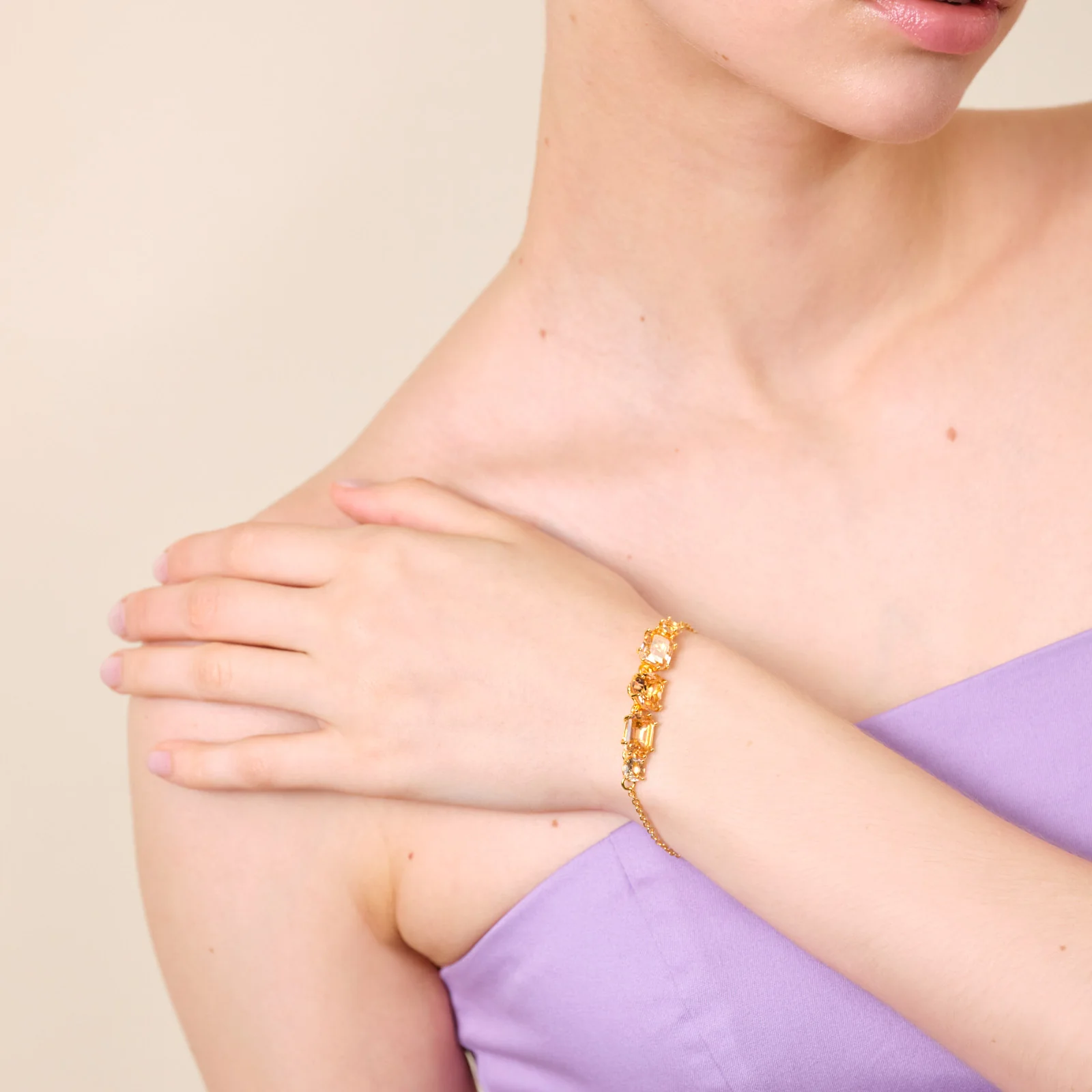 Bracelet fin 5 pierres et fleurs la diamantine rose abricot - Image 2