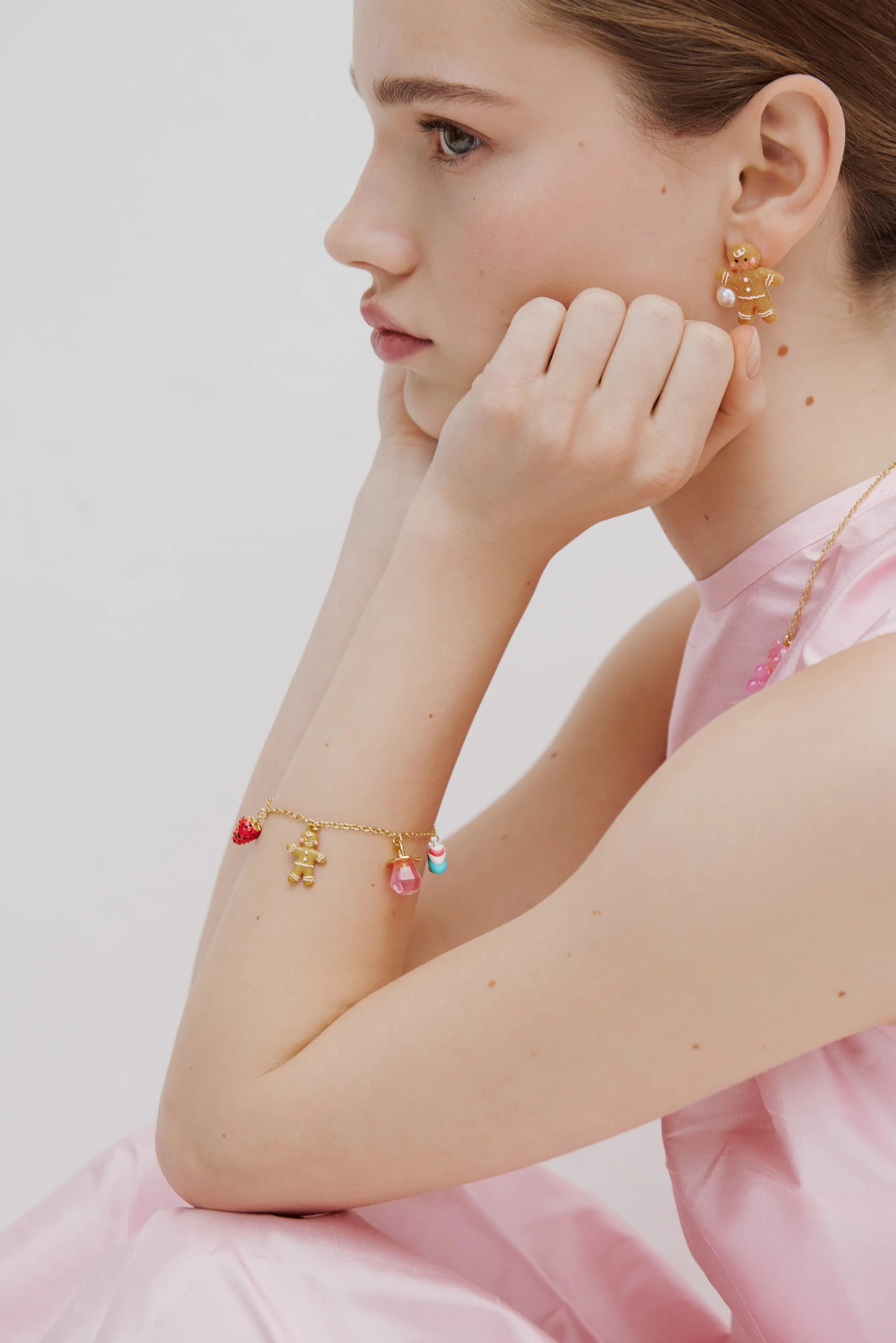 Bracelet fin bonhomme en pain d'épices, fraise, sucette et guimauve - Image 2