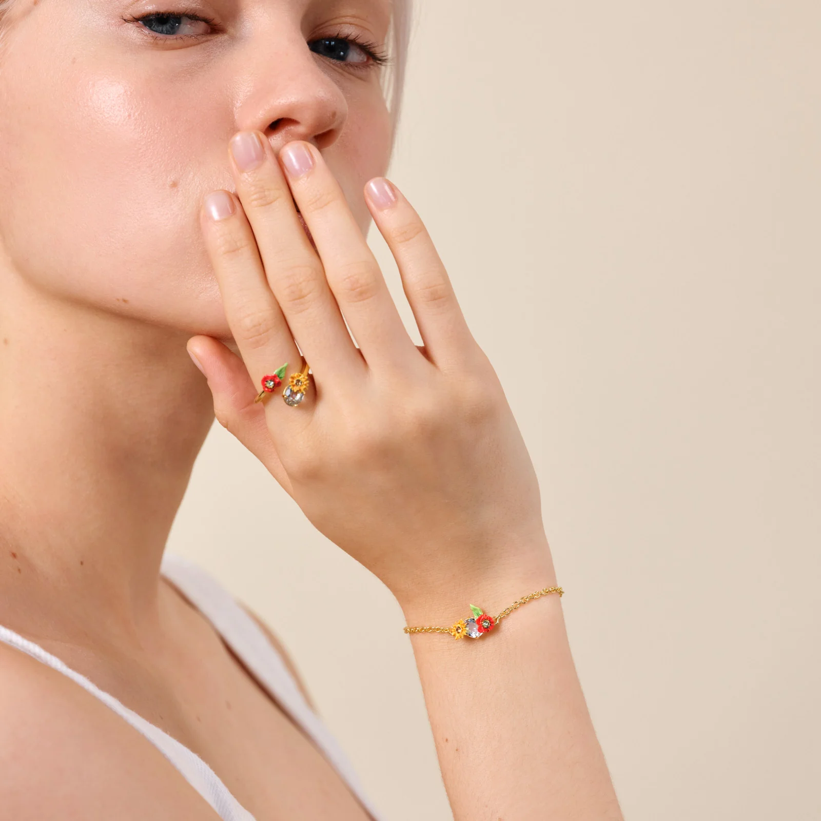 Bracelet fin coquelicots, fleur de tournesol et pierre en verre taillé bleu - Image 2