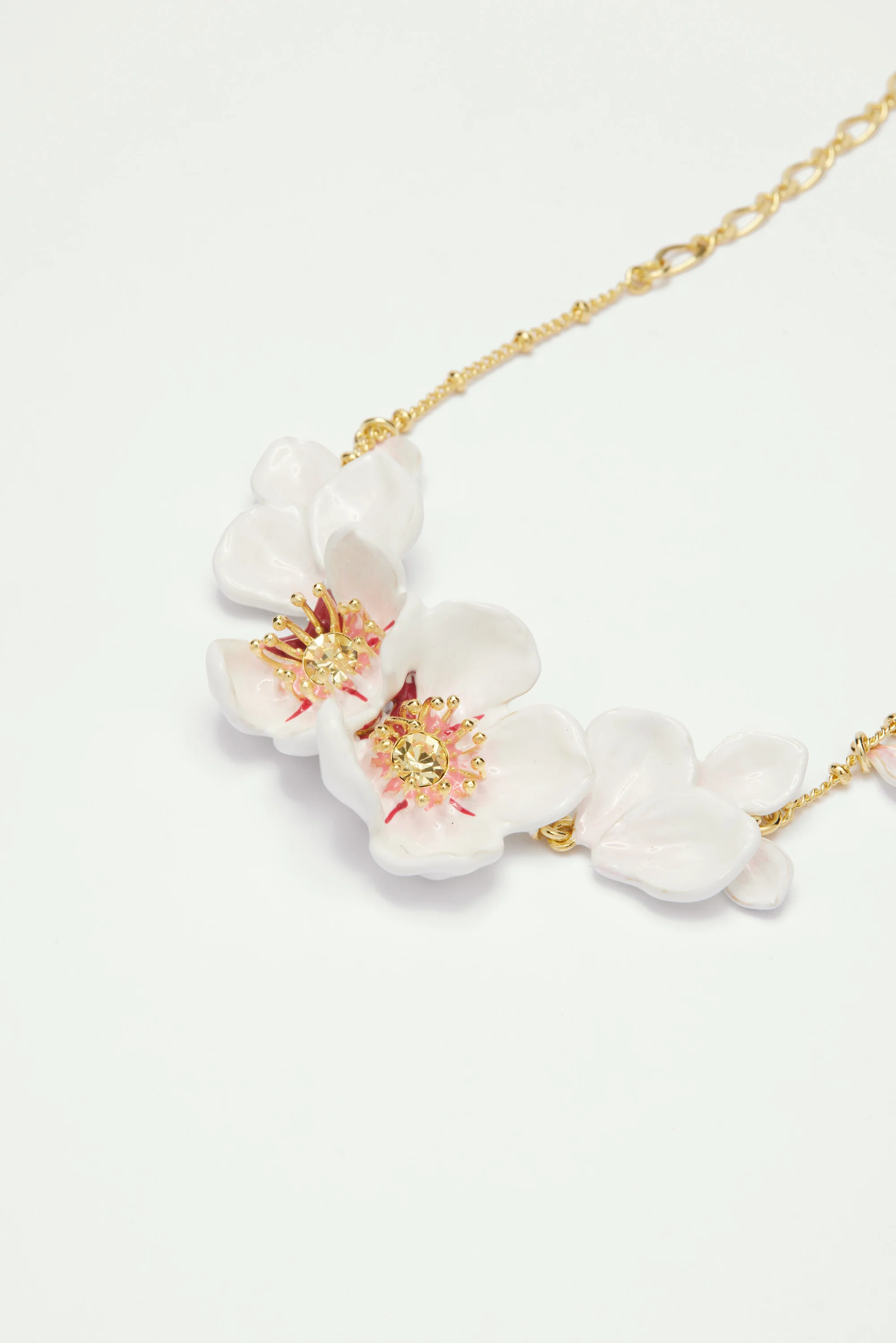 Bracelet fin fleurs blanches du japon et pétales - Image 3