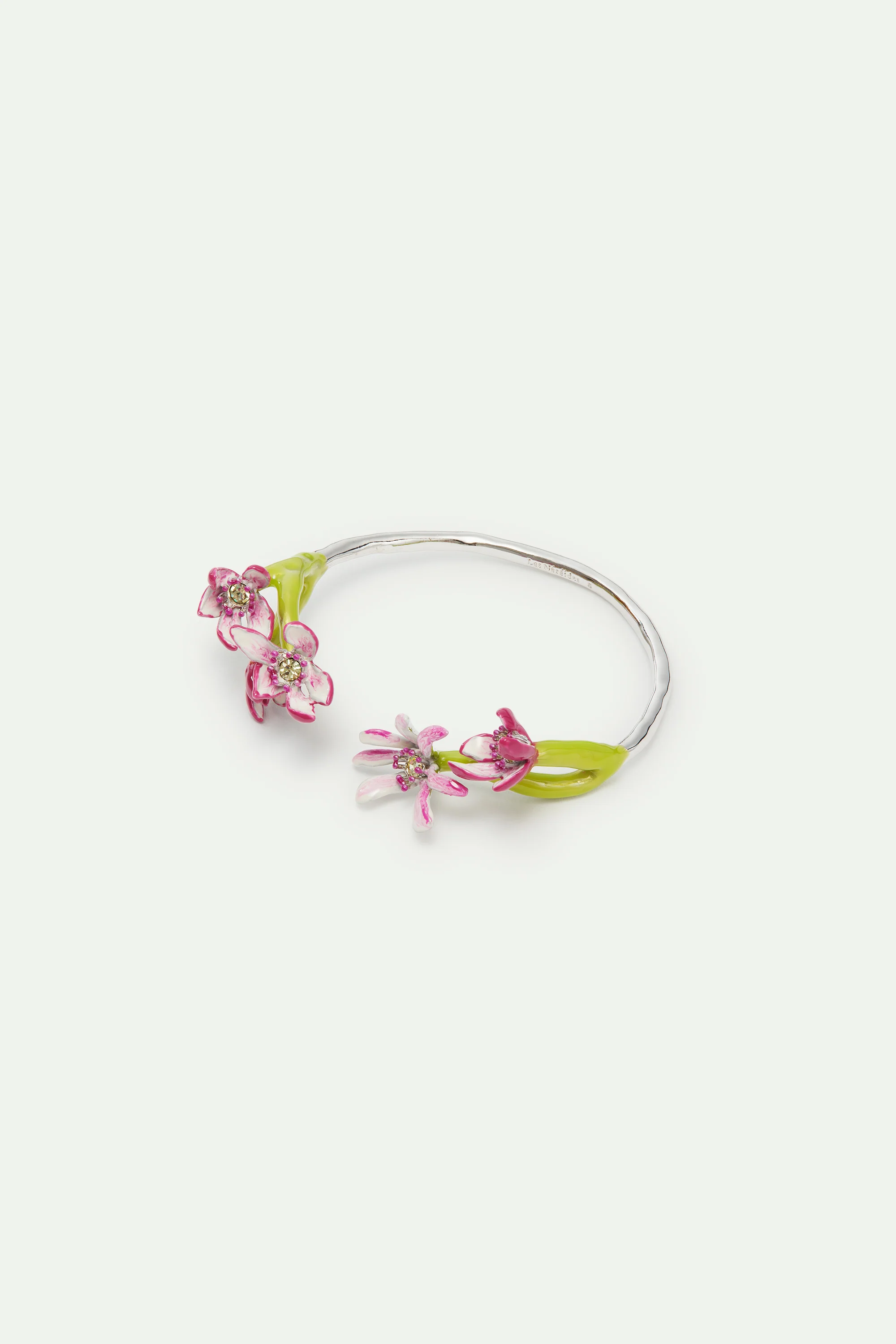 Bracelet jonc fin argenté fleurs de magnolia roses et cristaux