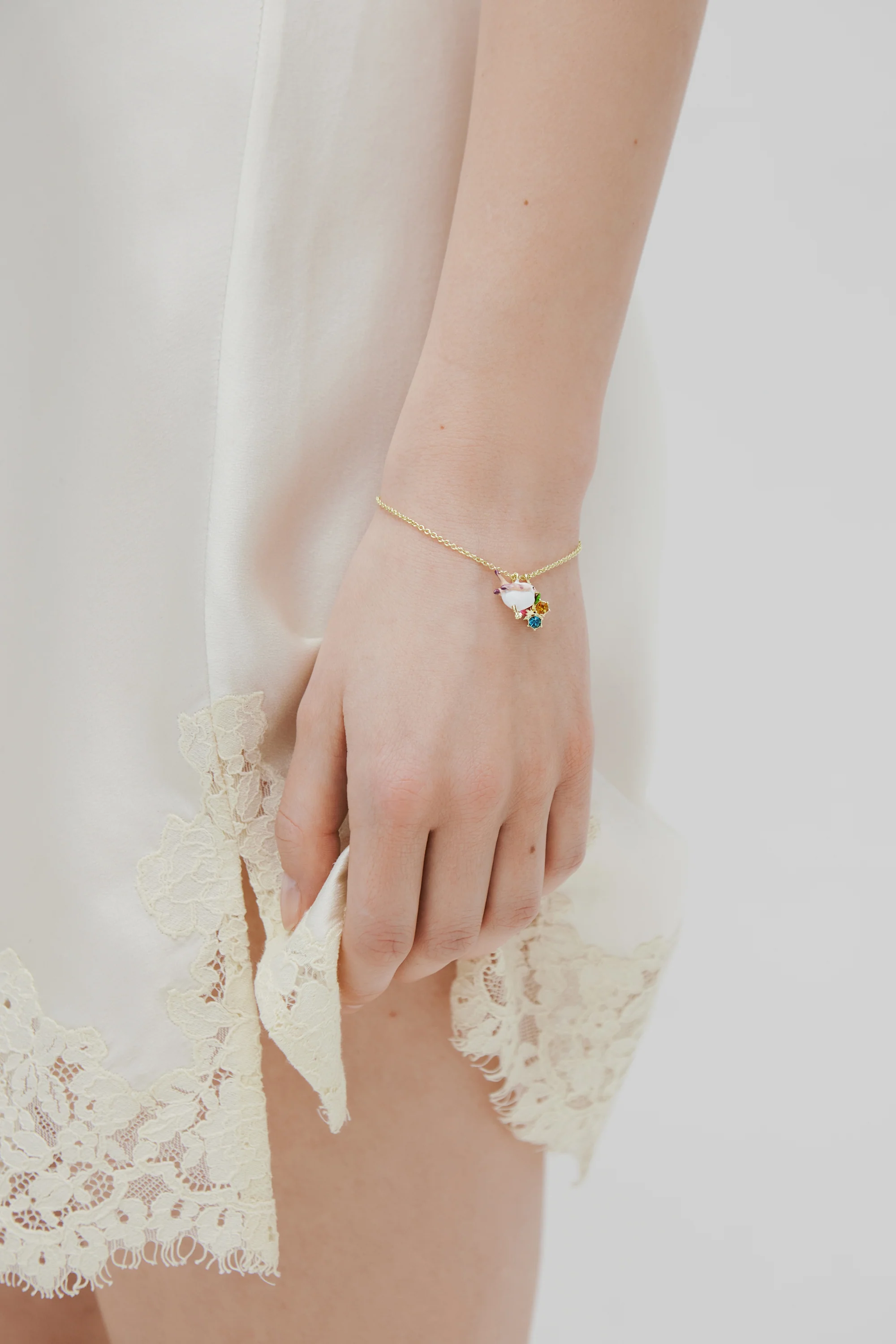 Bracelet pendentif plectrophane des neiges, bouton de rose et cristaux - Image 2