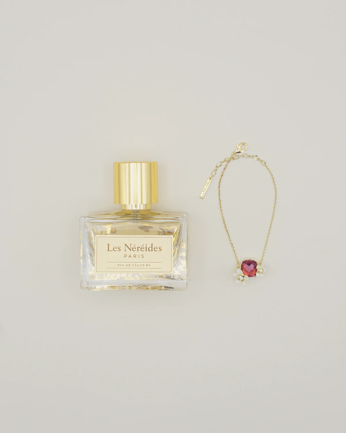 Coffret parfum Pas de Velours 30ml, bracelet fleurs de vanille et verre facetté - Image 2