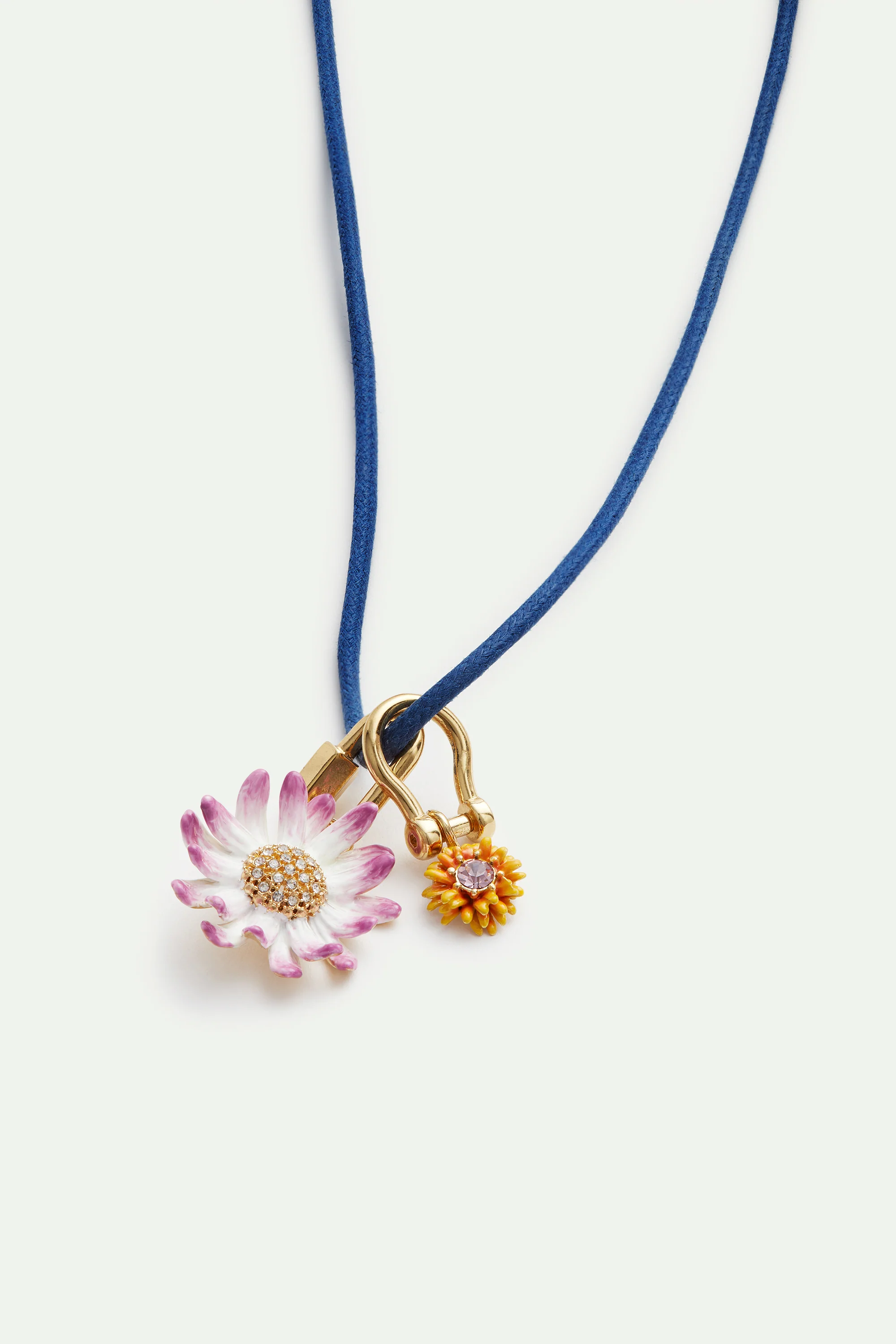 Collier bleu mousqueton et fleurs - Image 3