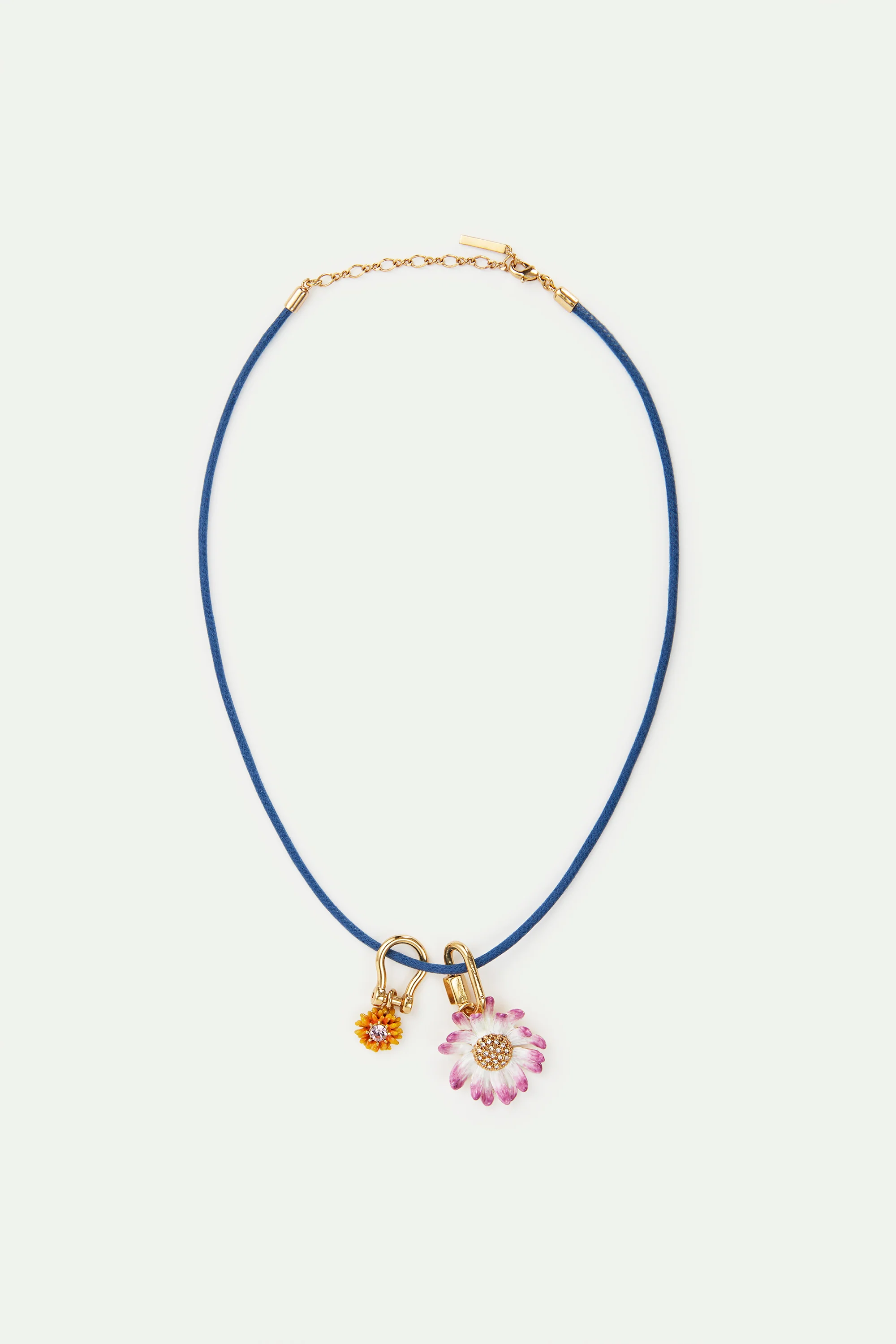 Collier bleu mousqueton et fleurs - Image 4