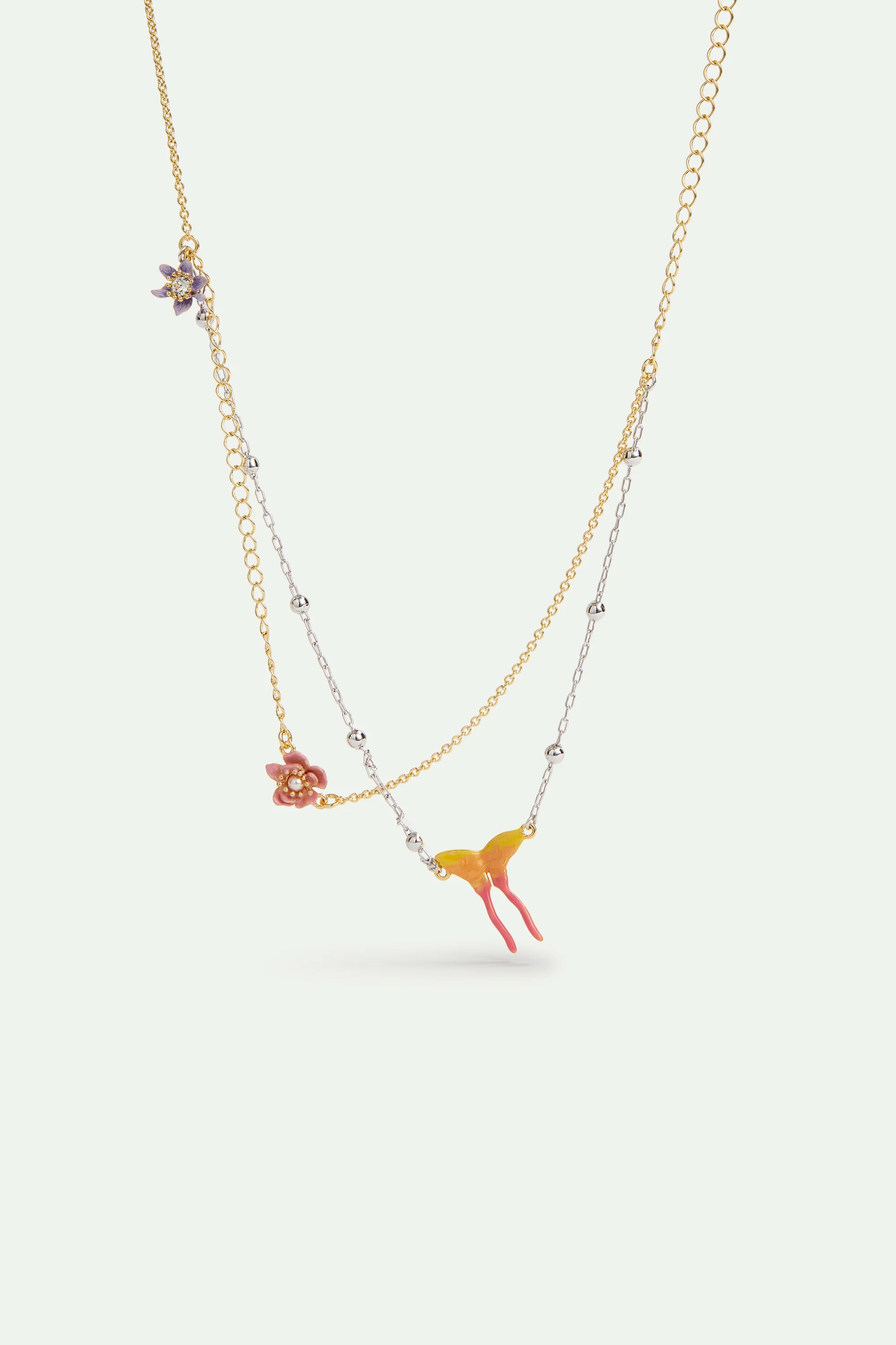 Collier double chaine bicolore, fleurs de magnolia et papillon