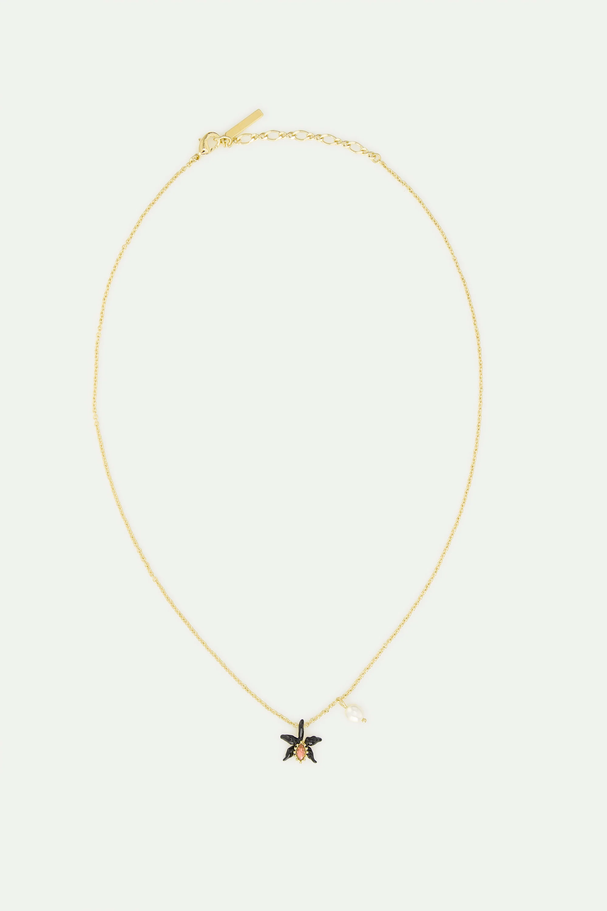 Collier fin pendentif orchidée noire, cristal facetté rose et perle de culture. - Image 4