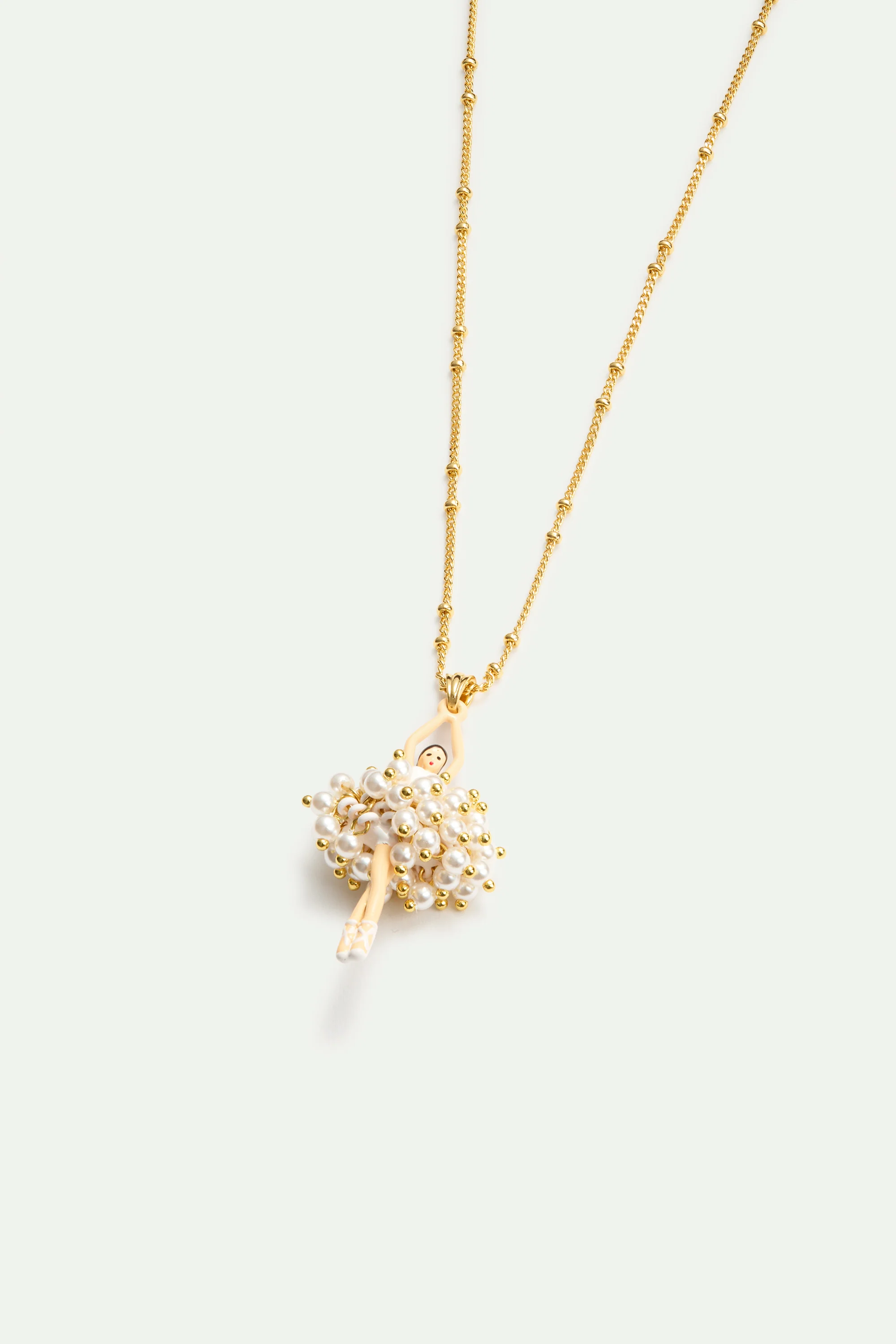 Collier pendentif Ballerine perles blanches et noeud doré - Image 3