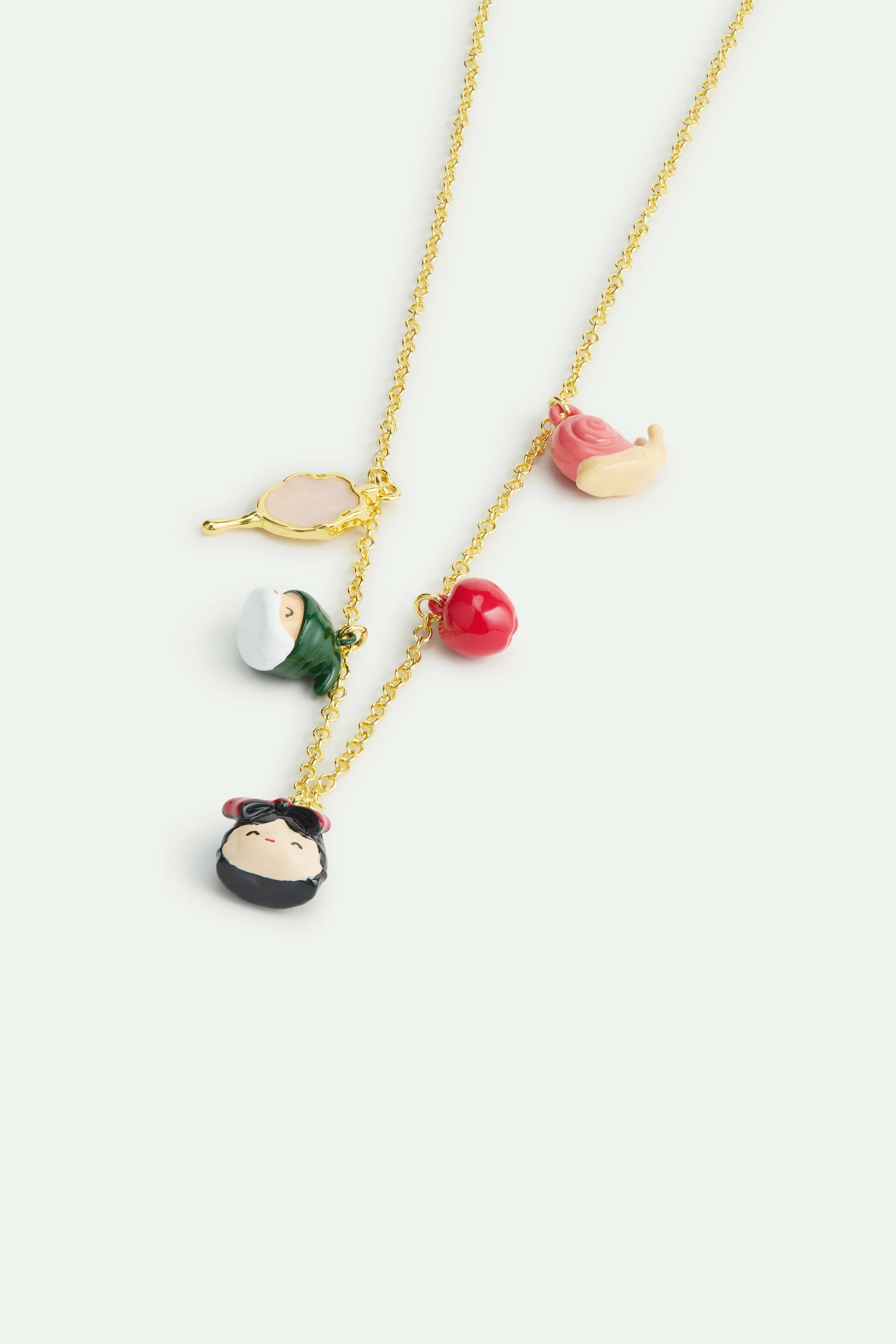 Collier pendentif Blanche-Neige, nain, miroir, pomme et escargot - Image 2