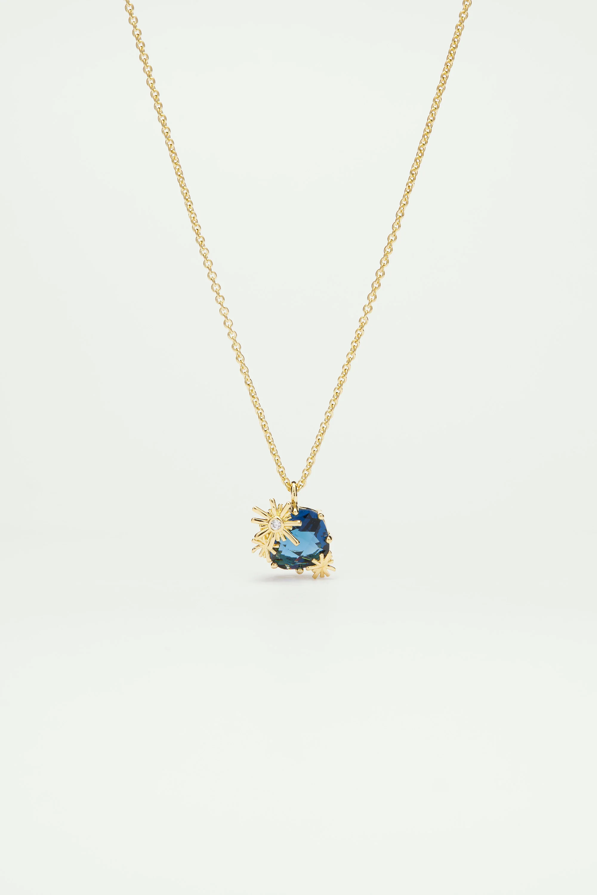 Collier pendentif étoiles dorées et pierre carrée