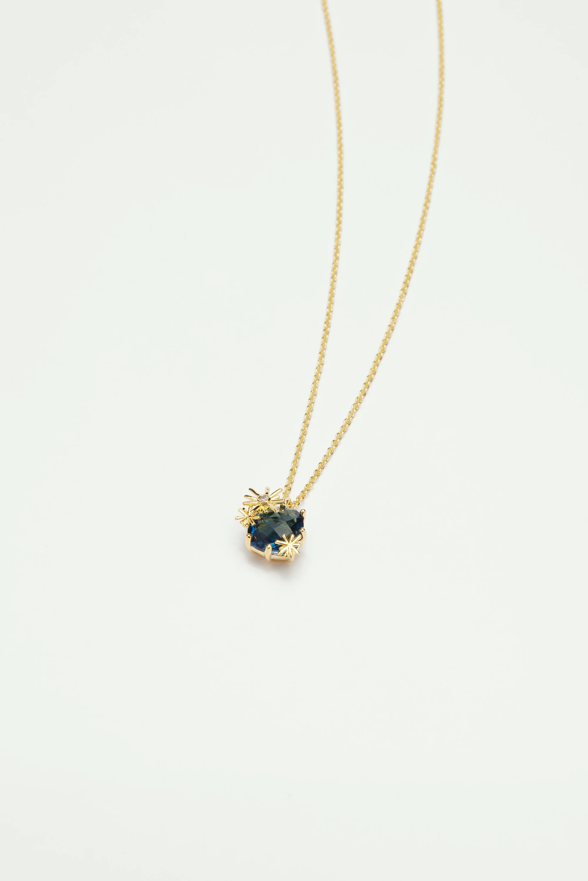 Collier pendentif étoiles dorées et pierre carrée - Image 2