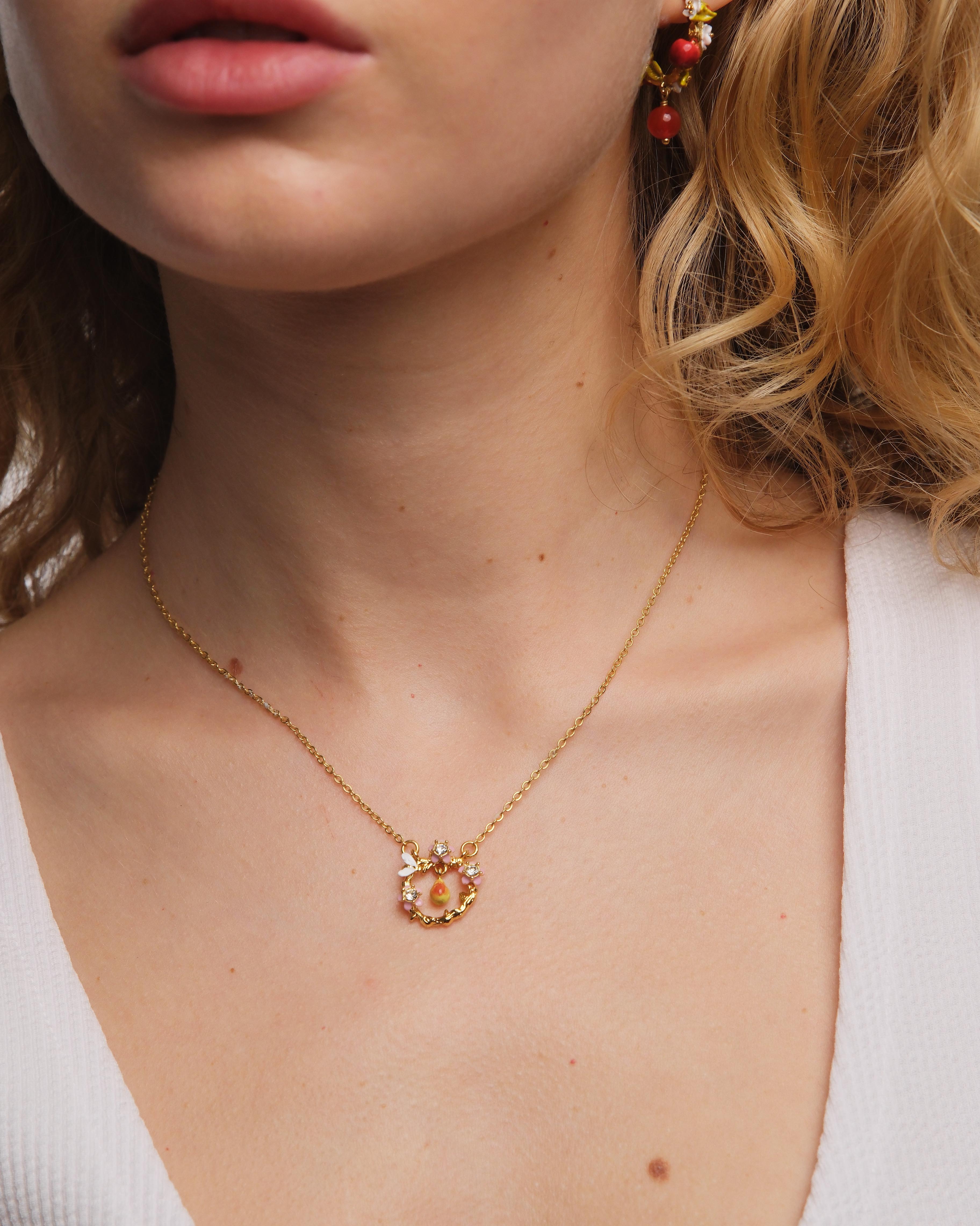 Collier pendentif fleur de pommier, poire et abeille - Image 2