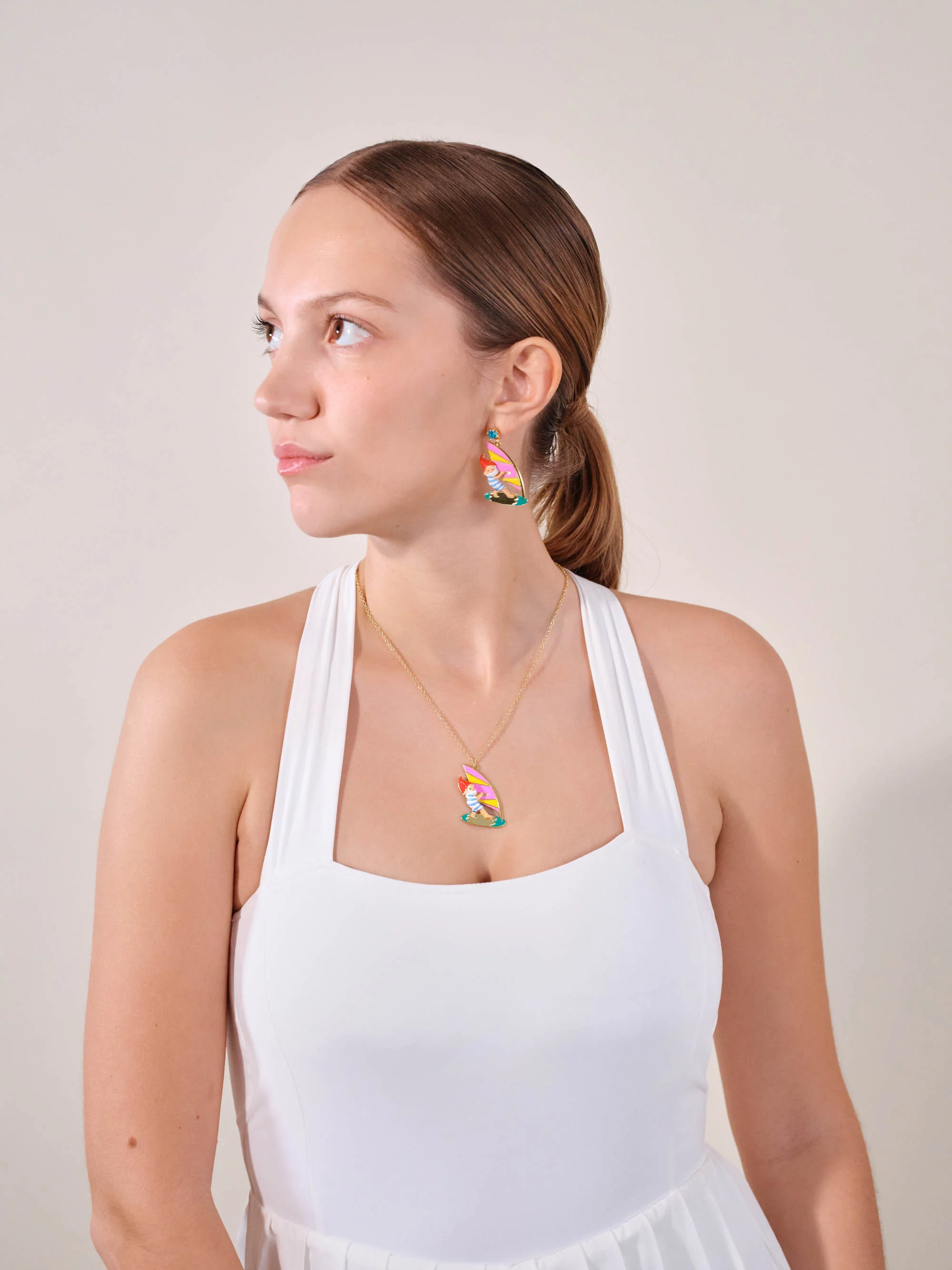 Collier pendentif nain de jardin au surf - Image 2