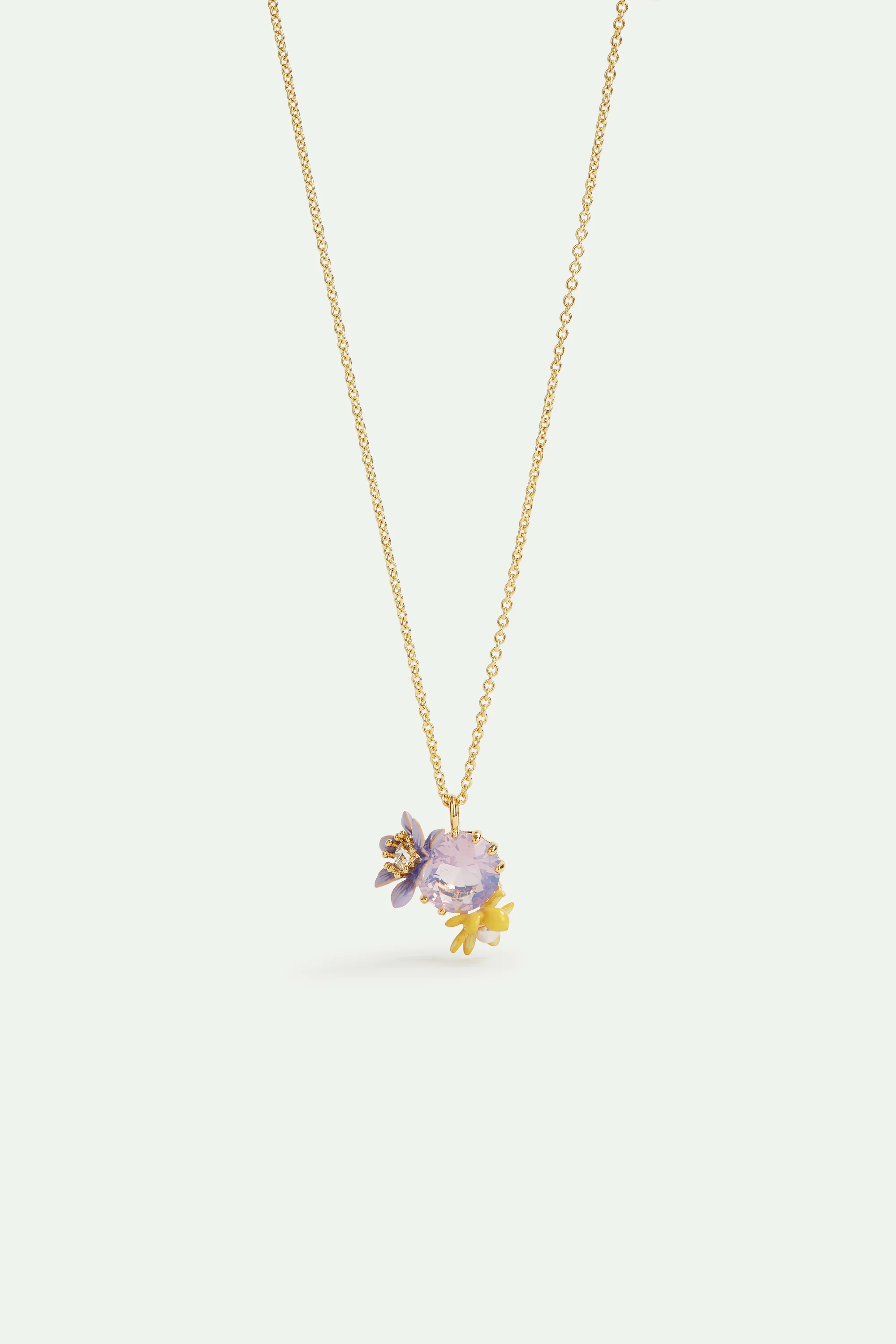 Collier pendentif pierre facettée ronde lavande et fleurs de magnolia