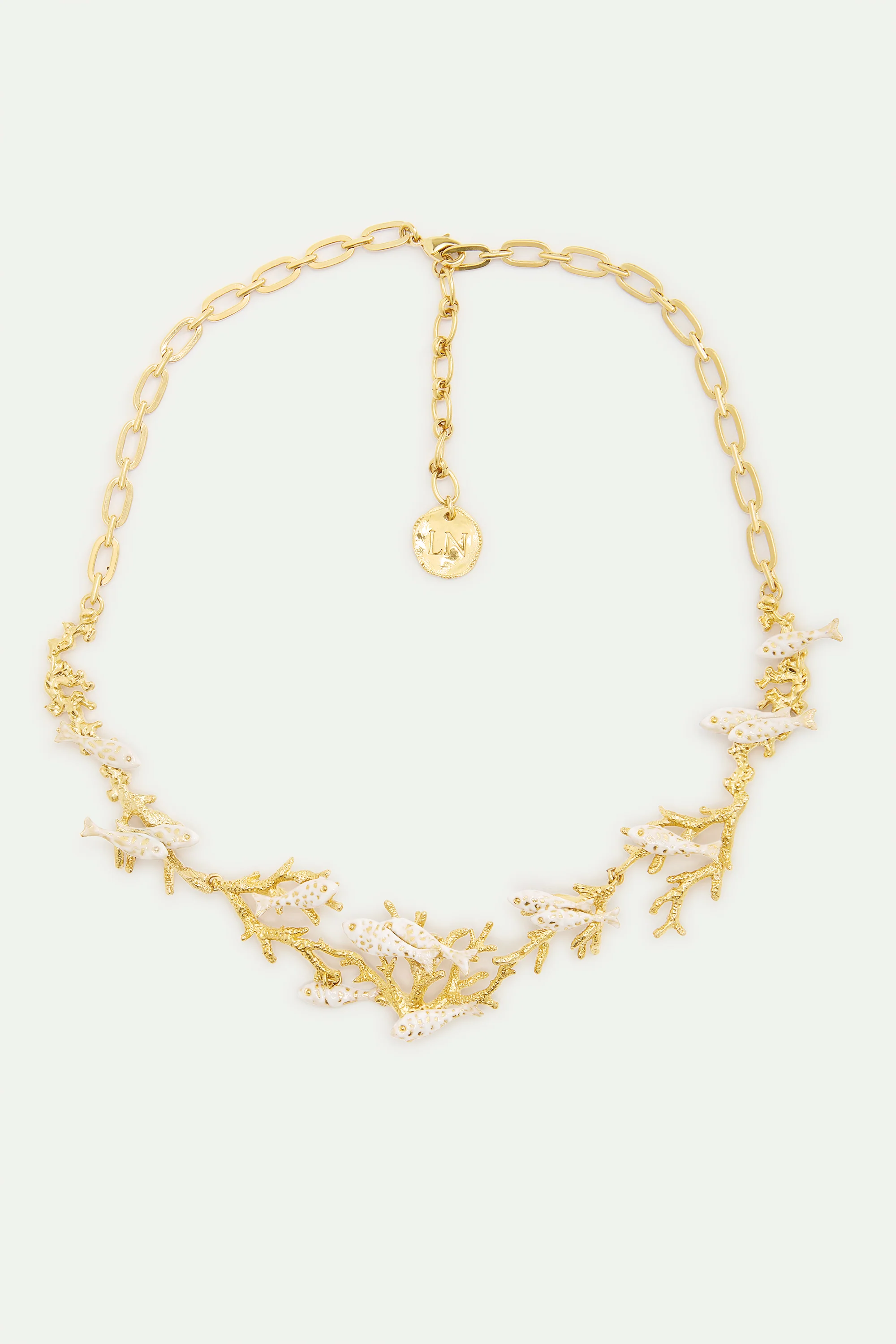 Collier plastron coraux dorés et poissons blancs - Image 4