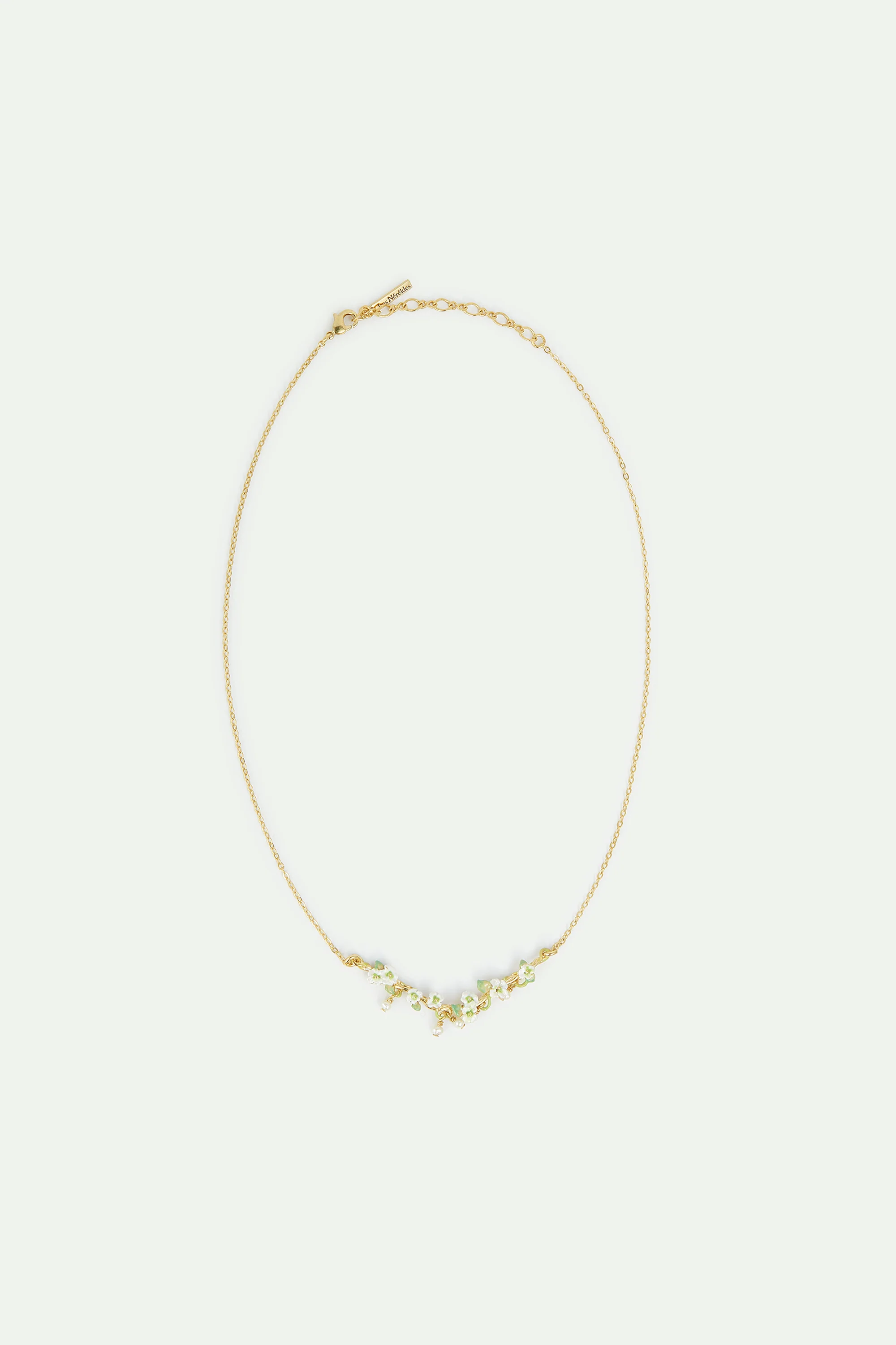 Collier plastron doré, roses blanches et perles nacrées - Image 4