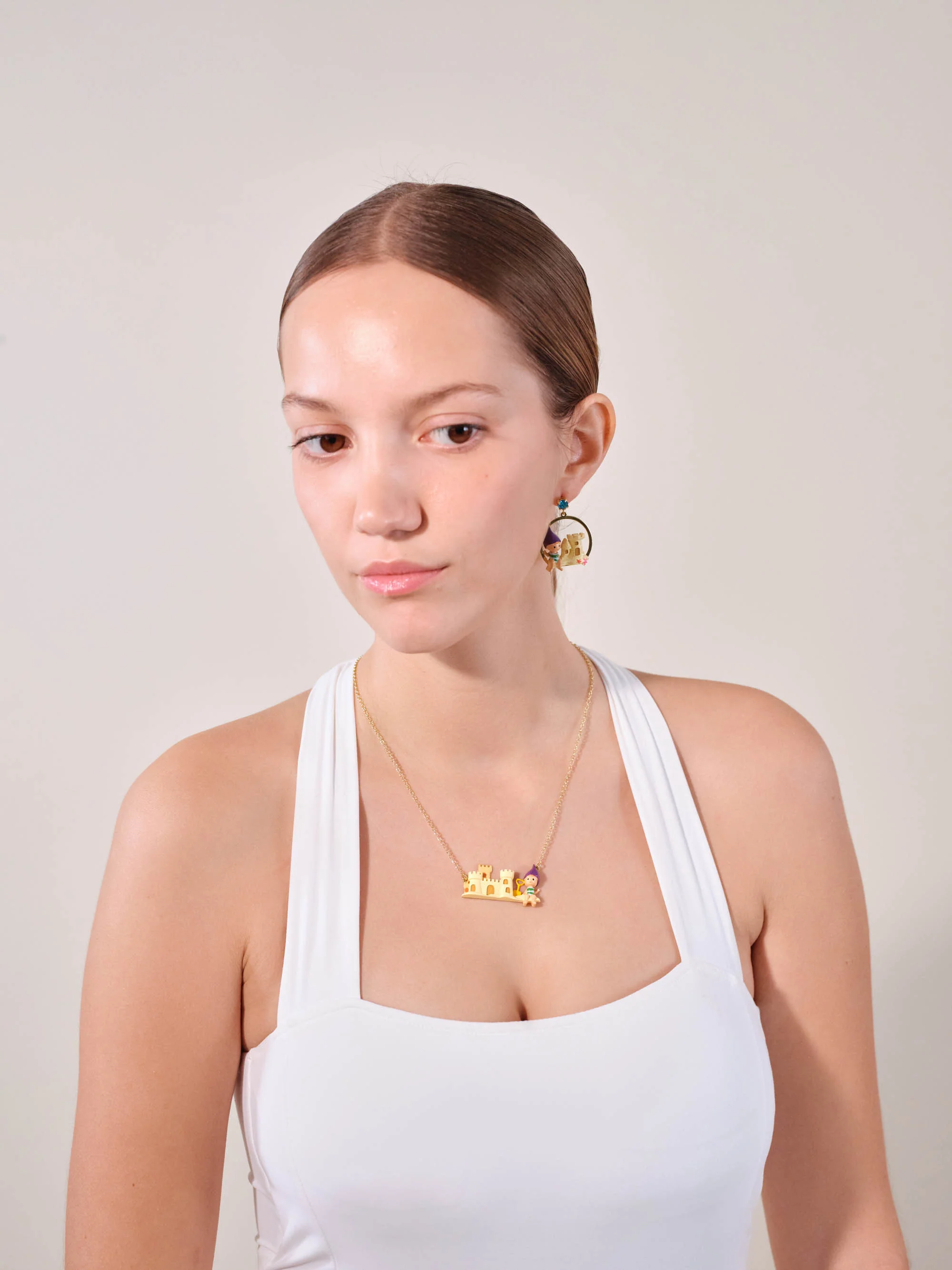 Collier plastron enfant nain de jardin et château de sable - Image 2
