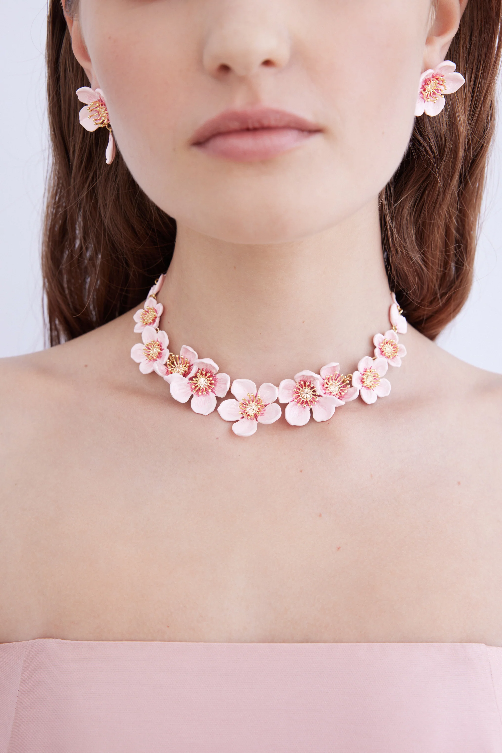 Collier plastron fleurs de cerisier roses - Image 2