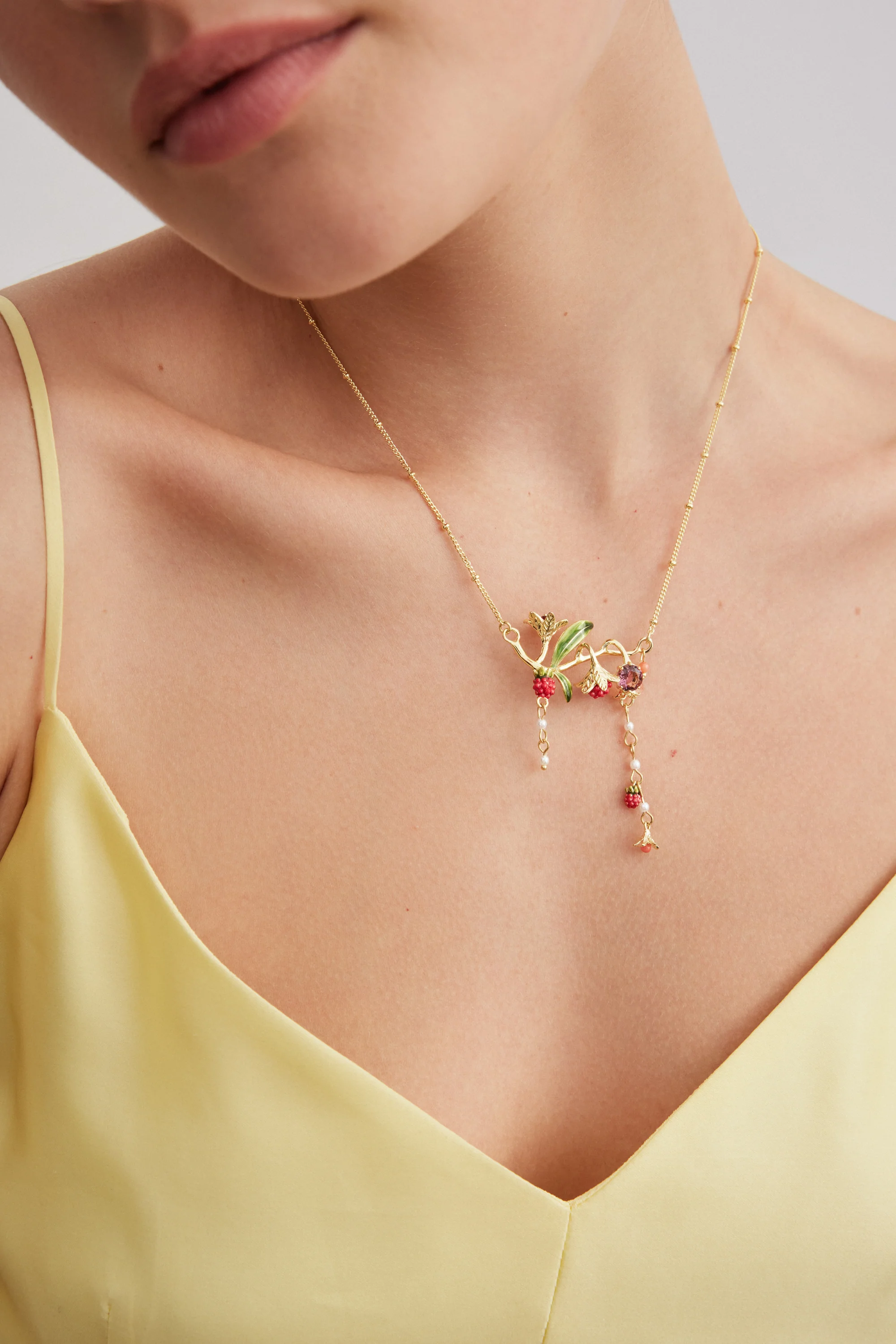 Collier plastron fleurs, framboises, pierre rose et perles - Image 2