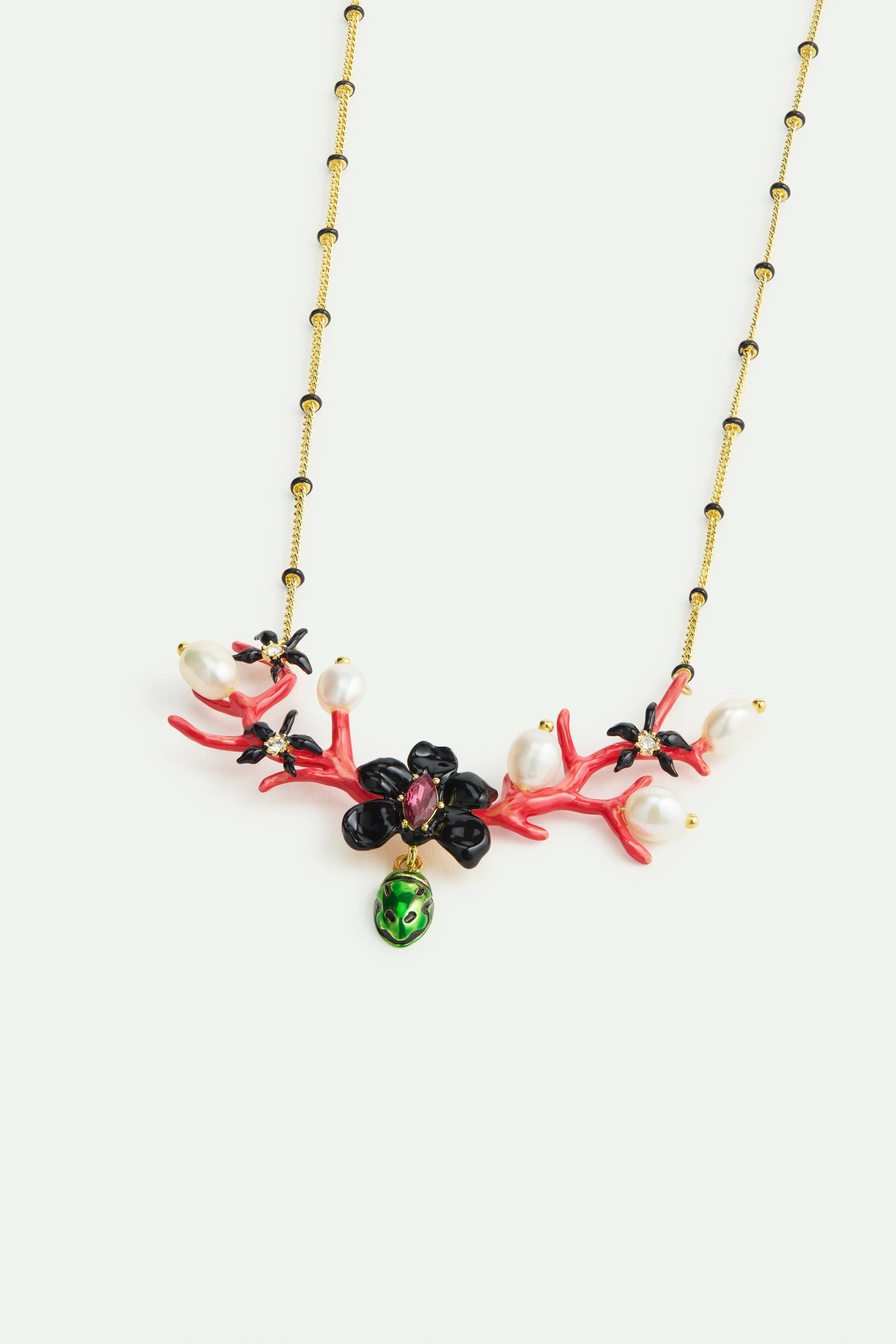 Collier plastron orchidée noire, corail rouge et perles de culture - Image 2
