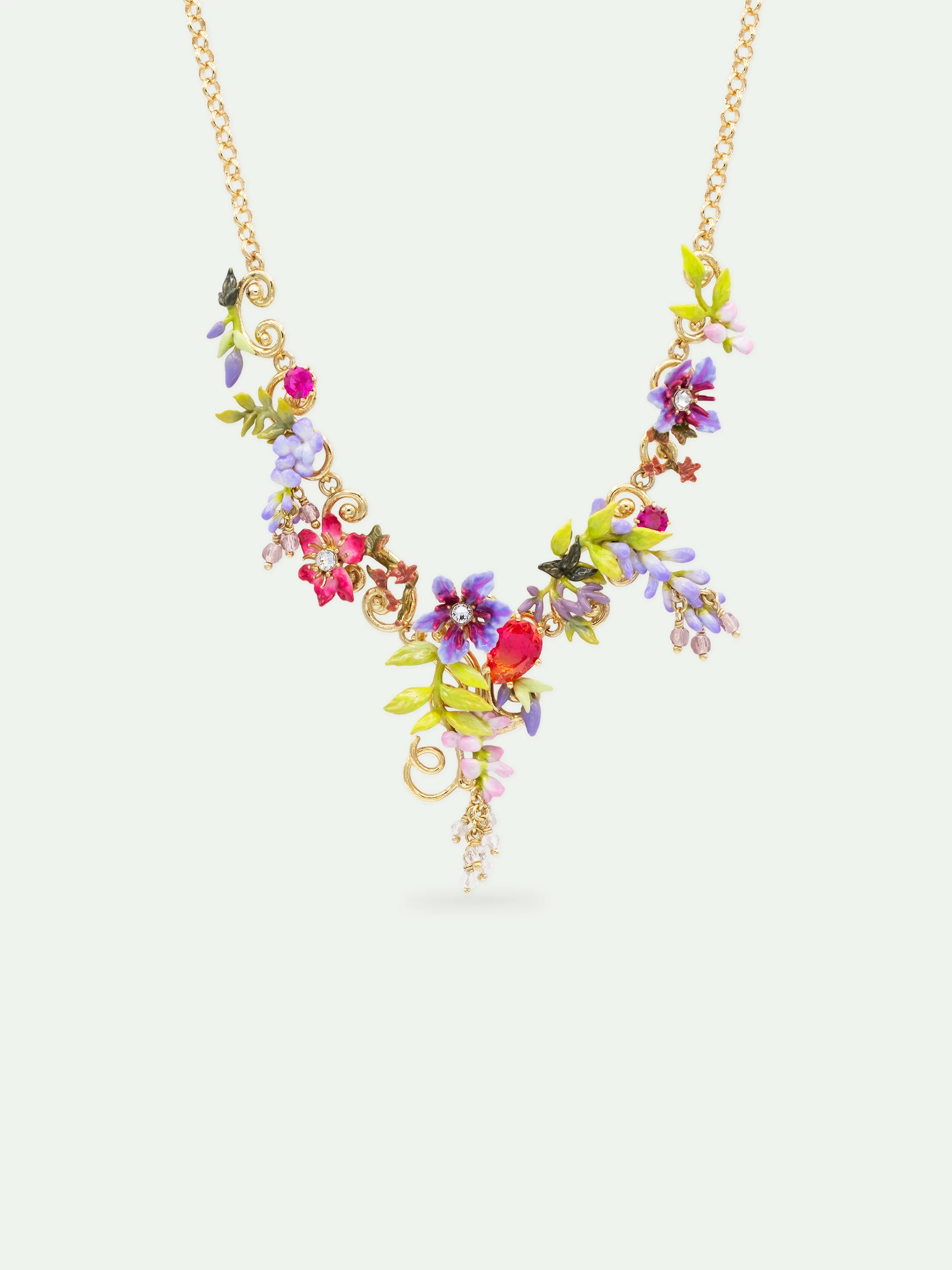 Collier plastron pierre rose, cristaux, fleurs et glycine sur arabesque dorée