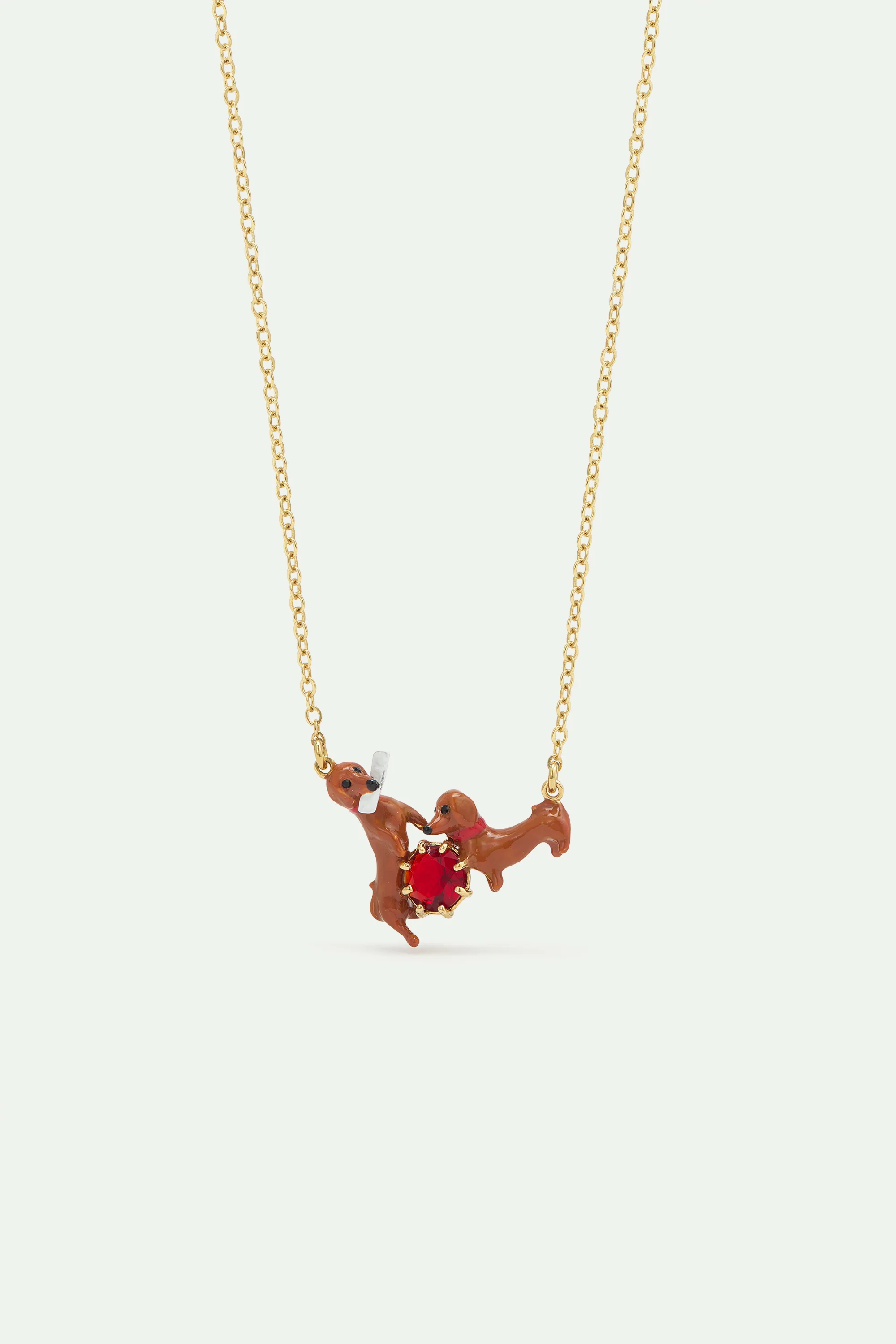 Collier plastron teckels et pierre ronde rouge