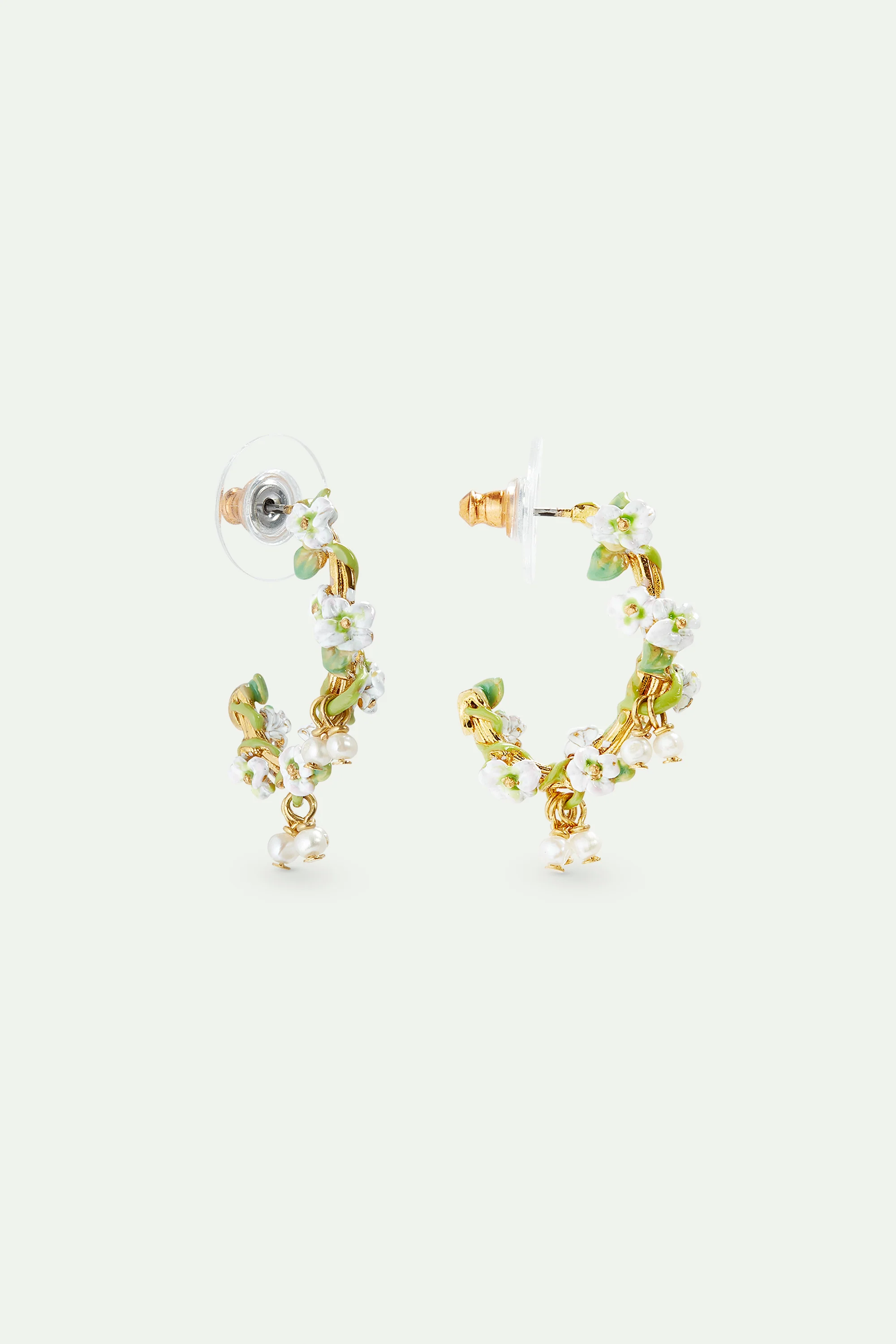 Créoles dorées, roses blanches et perles nacrées - Image 3