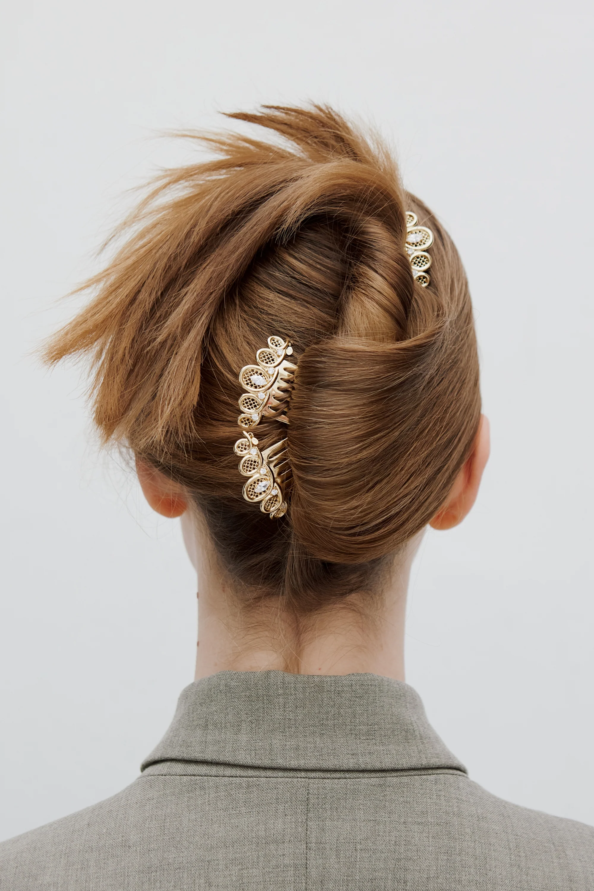 Peigne chignon doré Diadème en filigrane et cristaux - Image 2