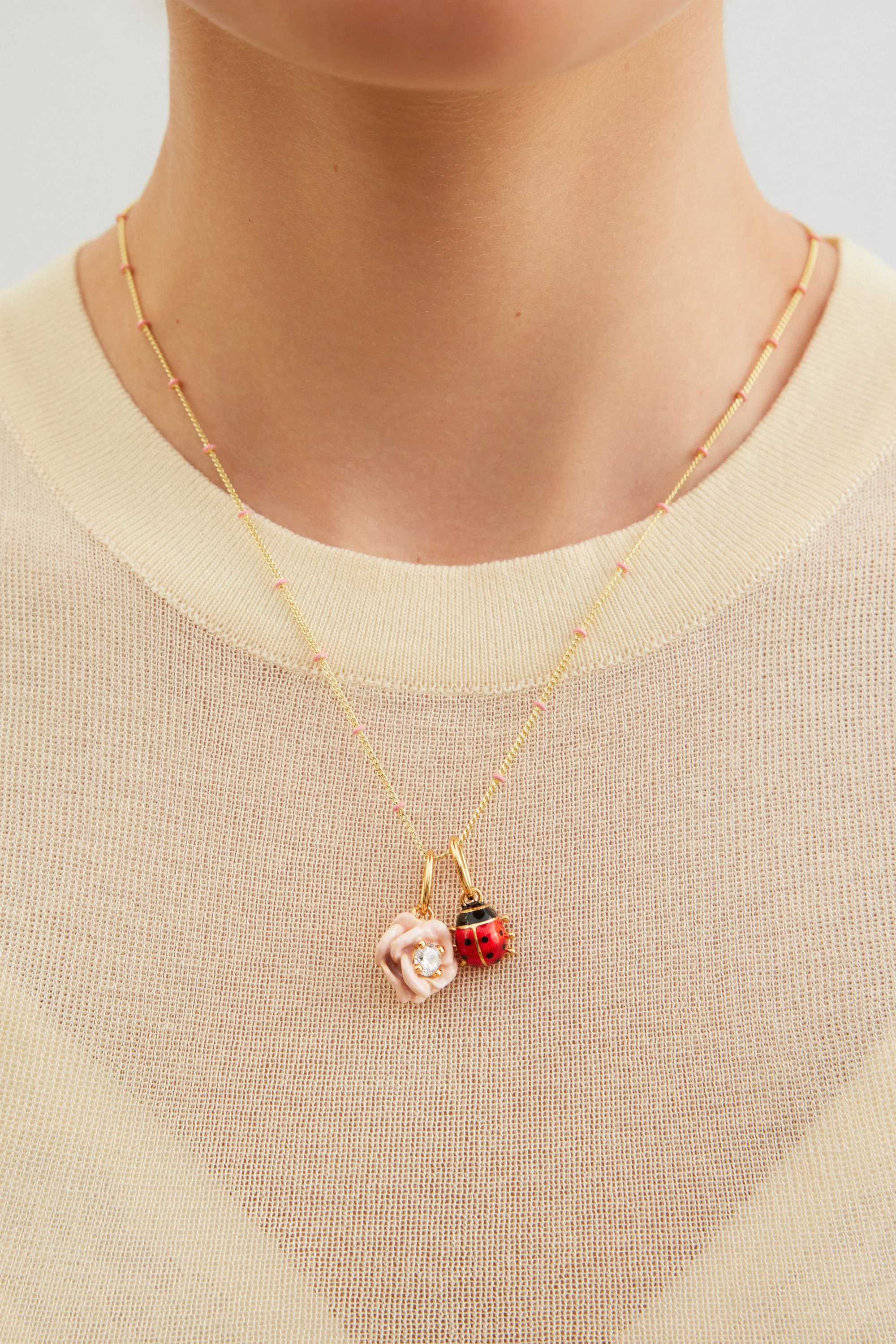 Pendentif Rose, Douceur et Sensualité - Image 3
